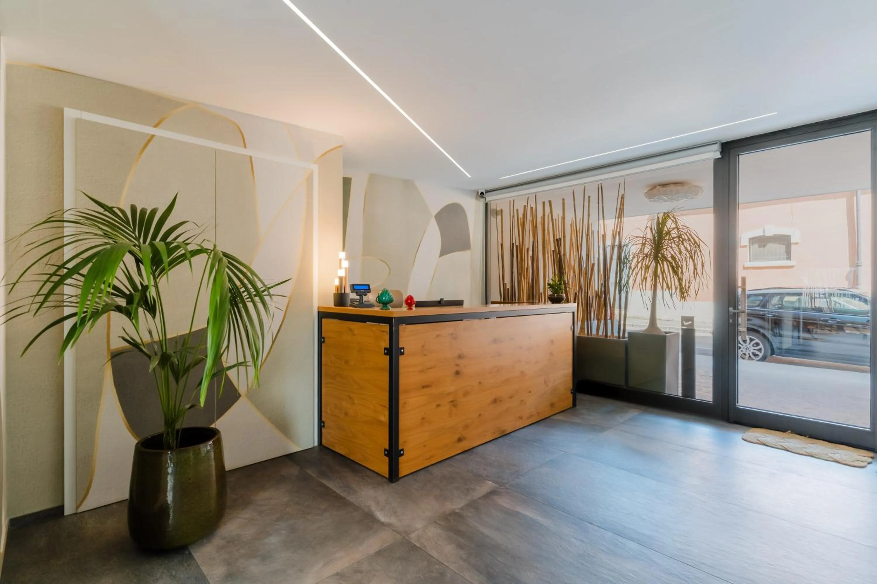 Glass House - Smart Rooms & Parking