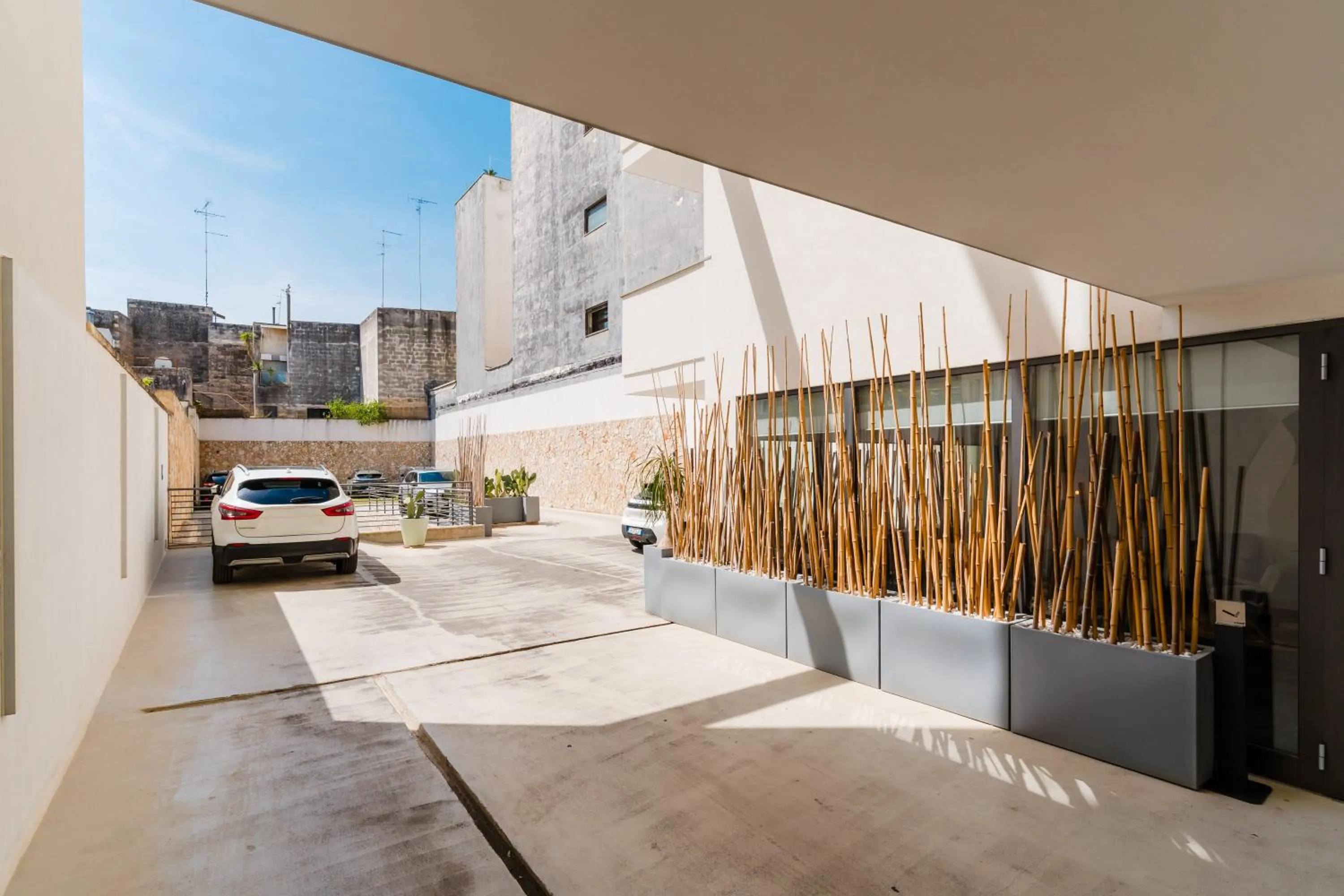 Parking in Glass House - Smart Rooms & Parking