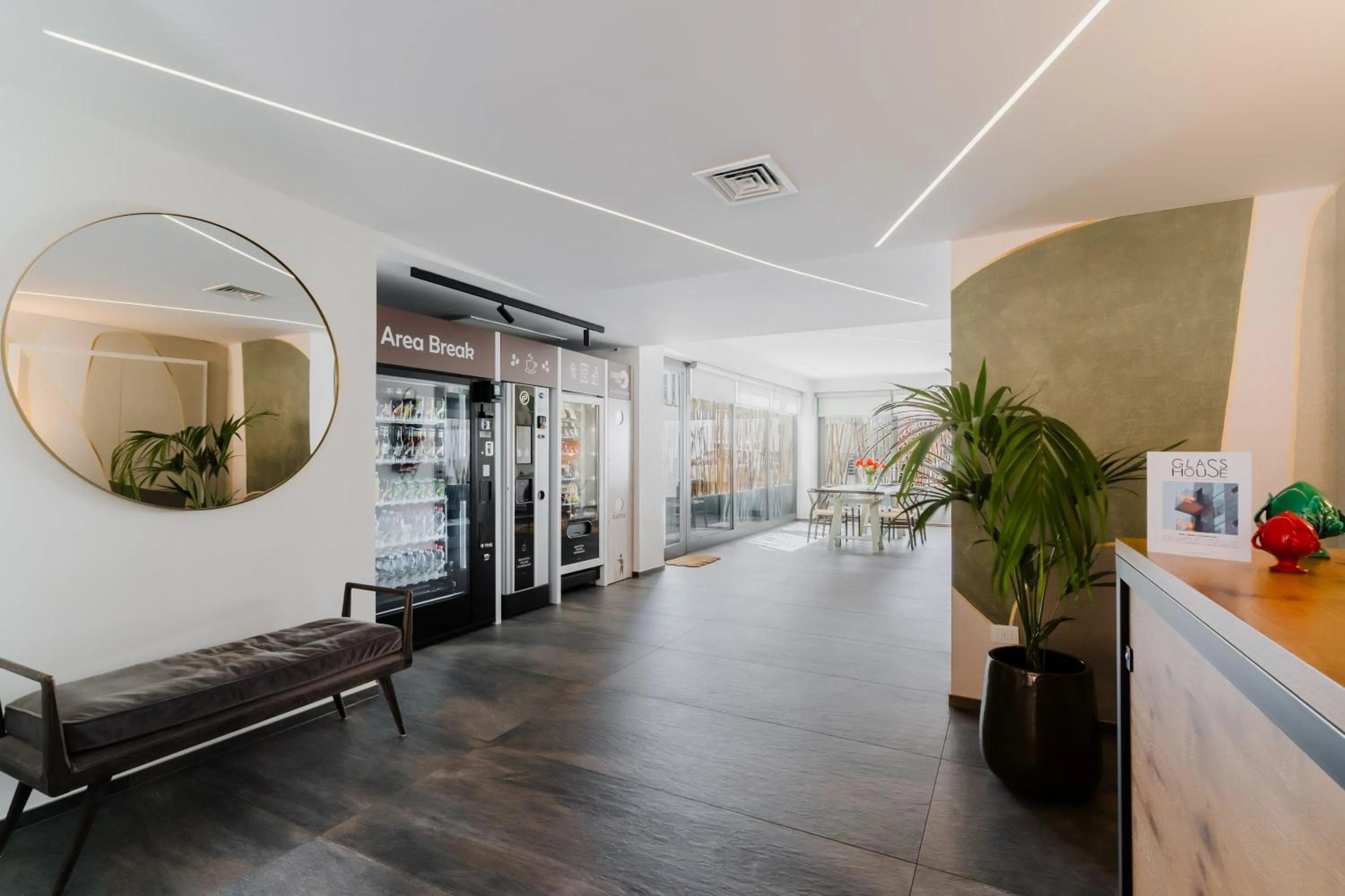 Glass House - Smart Rooms & Parking