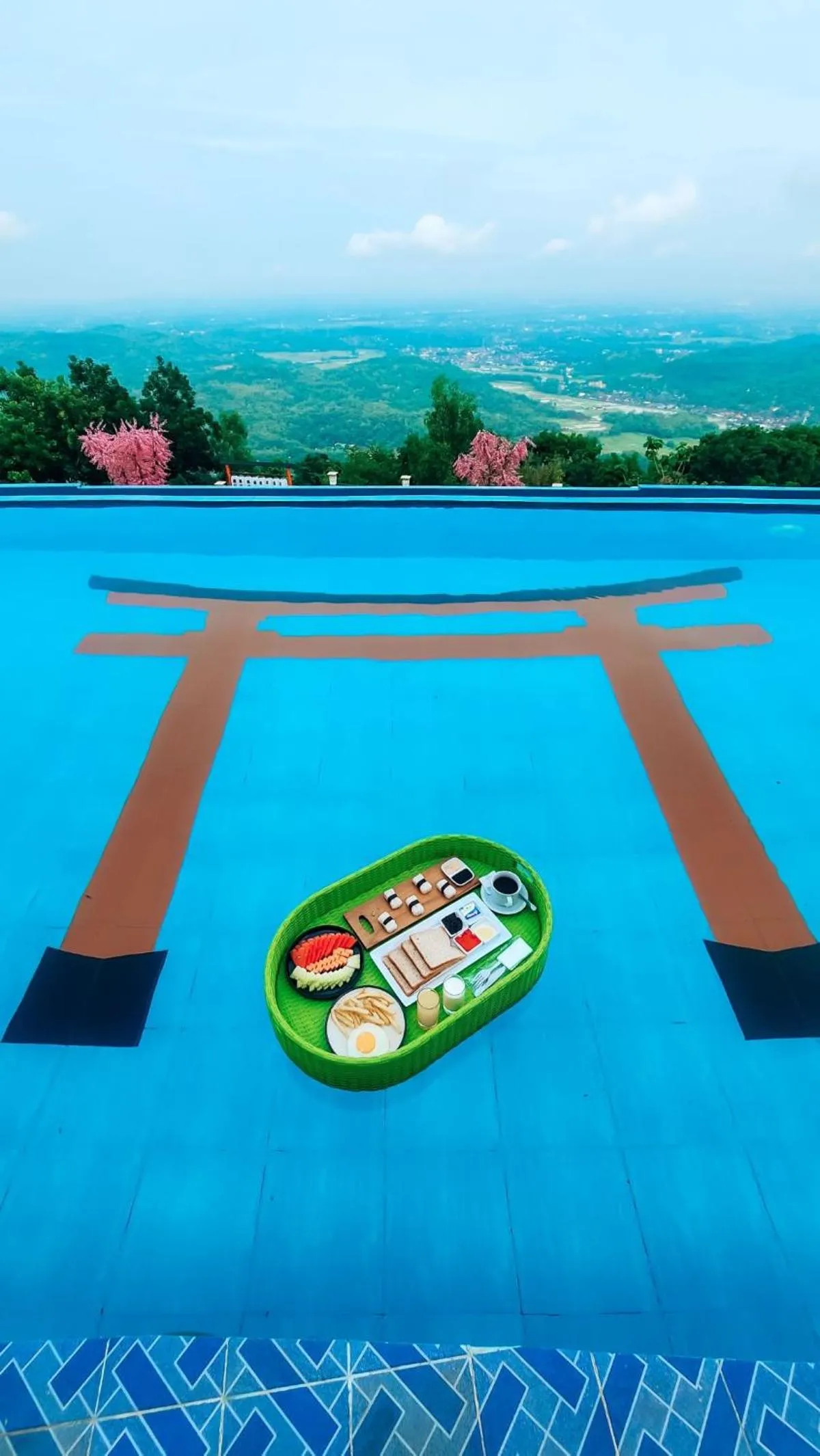 Swimming pool in Little Tokyo