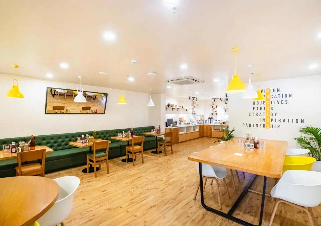 Restaurant/places to eat in Bloom Hotel - HSR Layout Sector 6