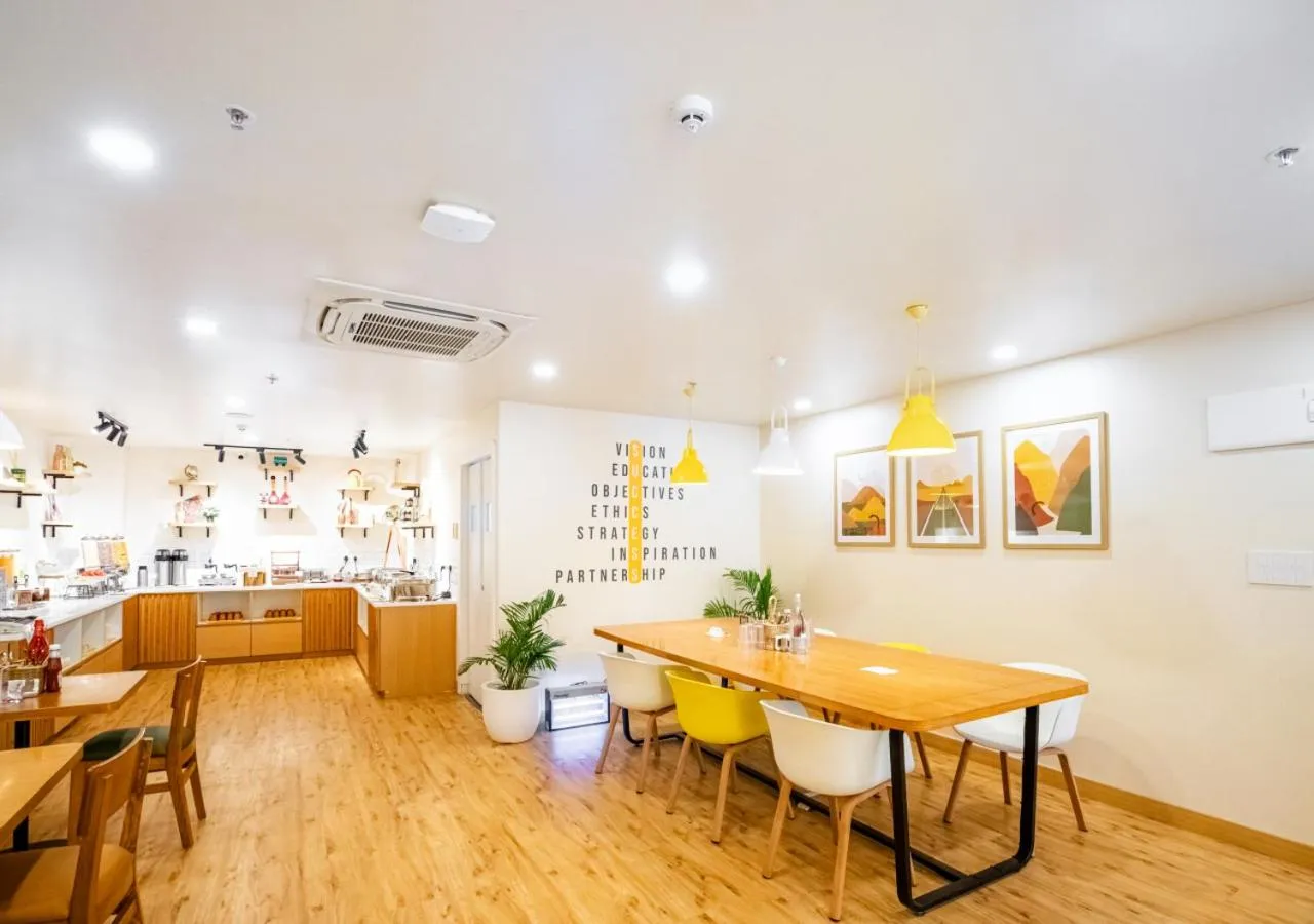 Restaurant/places to eat in Bloom Hotel - HSR Layout Sector 6