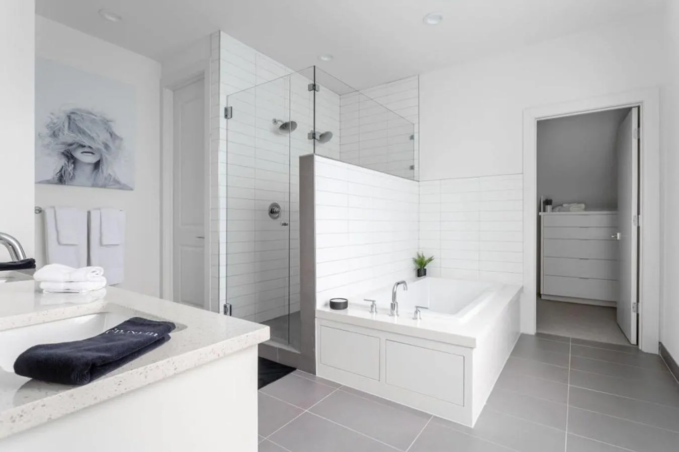 Shower in King Kasa 6BR Retreat - 6 walk min to Rainey St