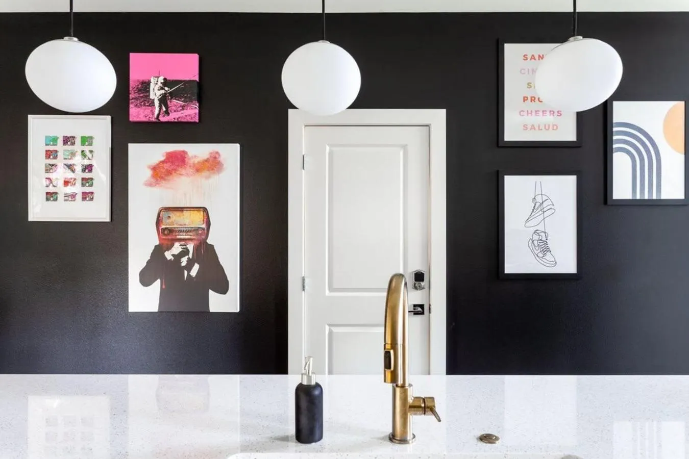 Decorative detail in King Kasa 6BR Retreat - 6 walk min to Rainey St