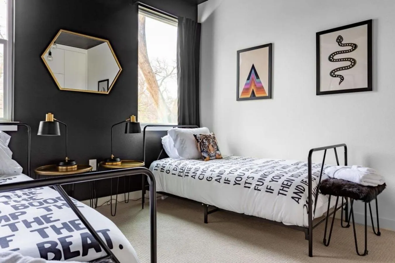 Bed in King Kasa 6BR Retreat - 6 walk min to Rainey St