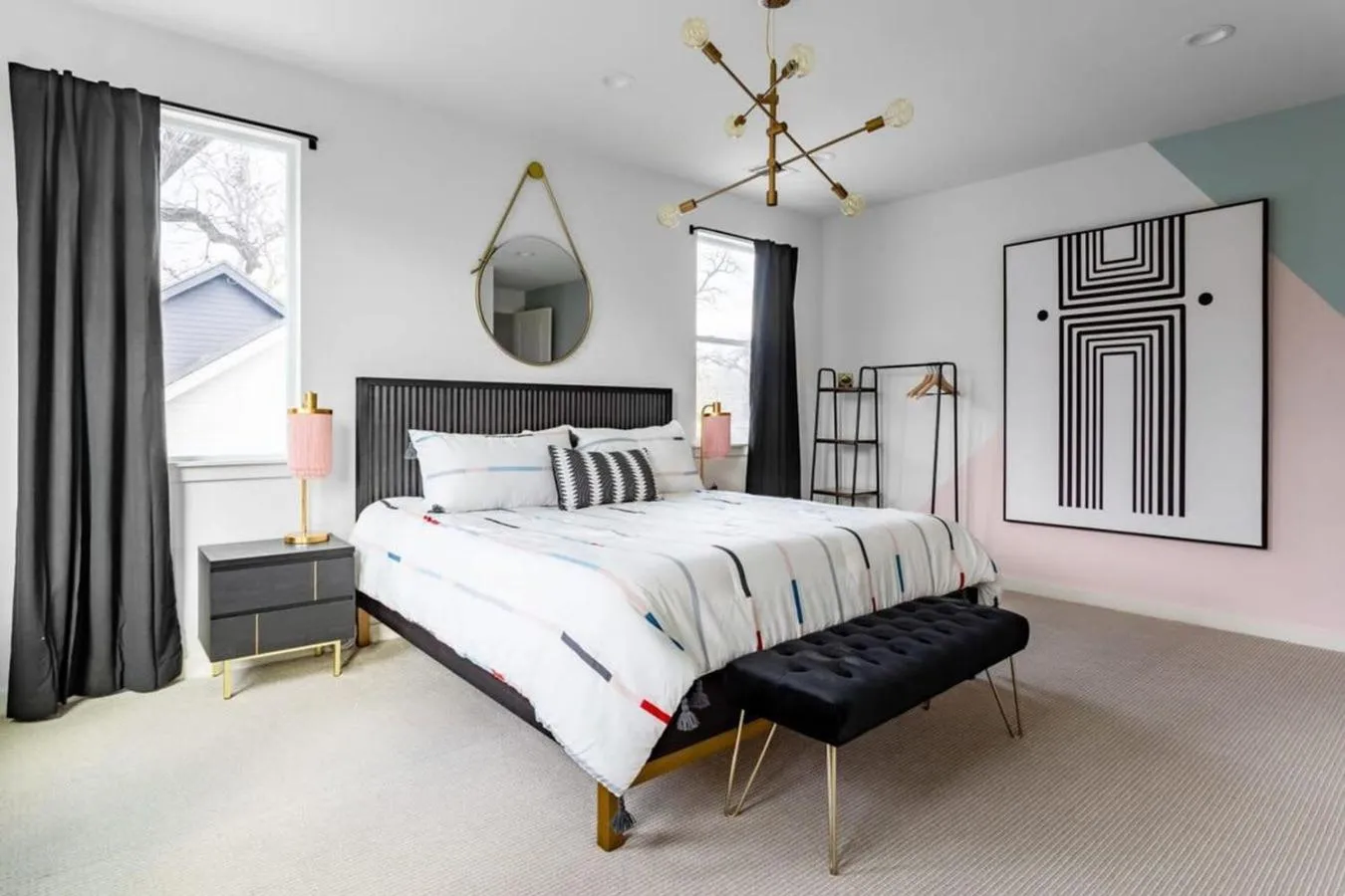 Bed in King Kasa 6BR Retreat - 6 walk min to Rainey St