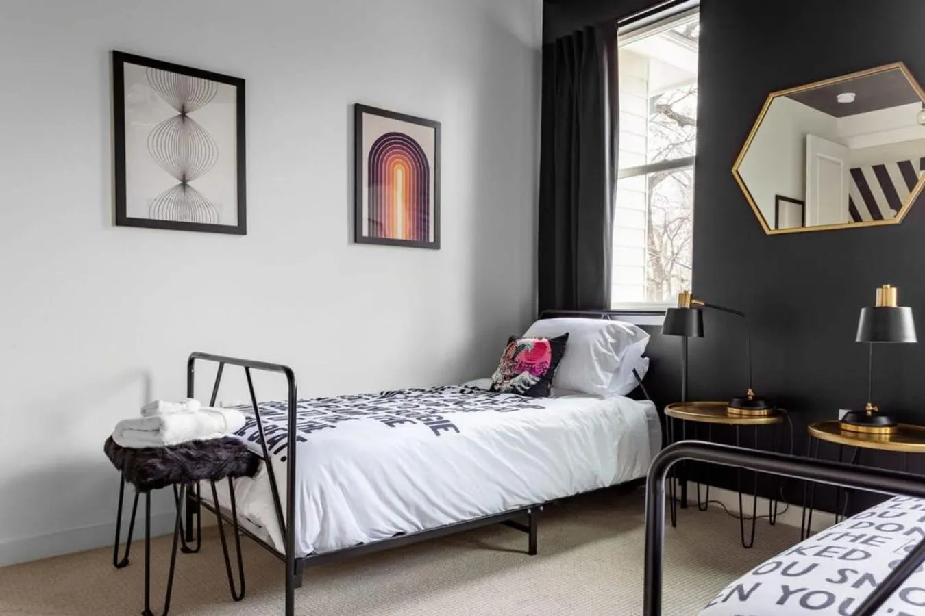 Bed in King Kasa 6BR Retreat - 6 walk min to Rainey St