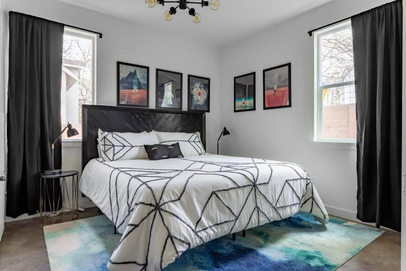 Bed in King Kasa 6BR Retreat - 6 walk min to Rainey St