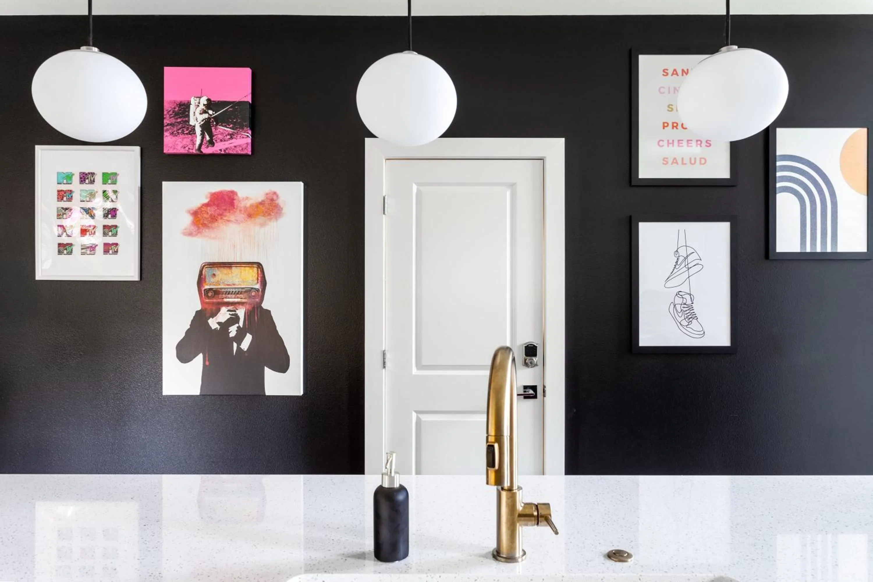 Decorative detail in Insa Worthy Two-Home Retreat - Fire Pit, Hot Tub