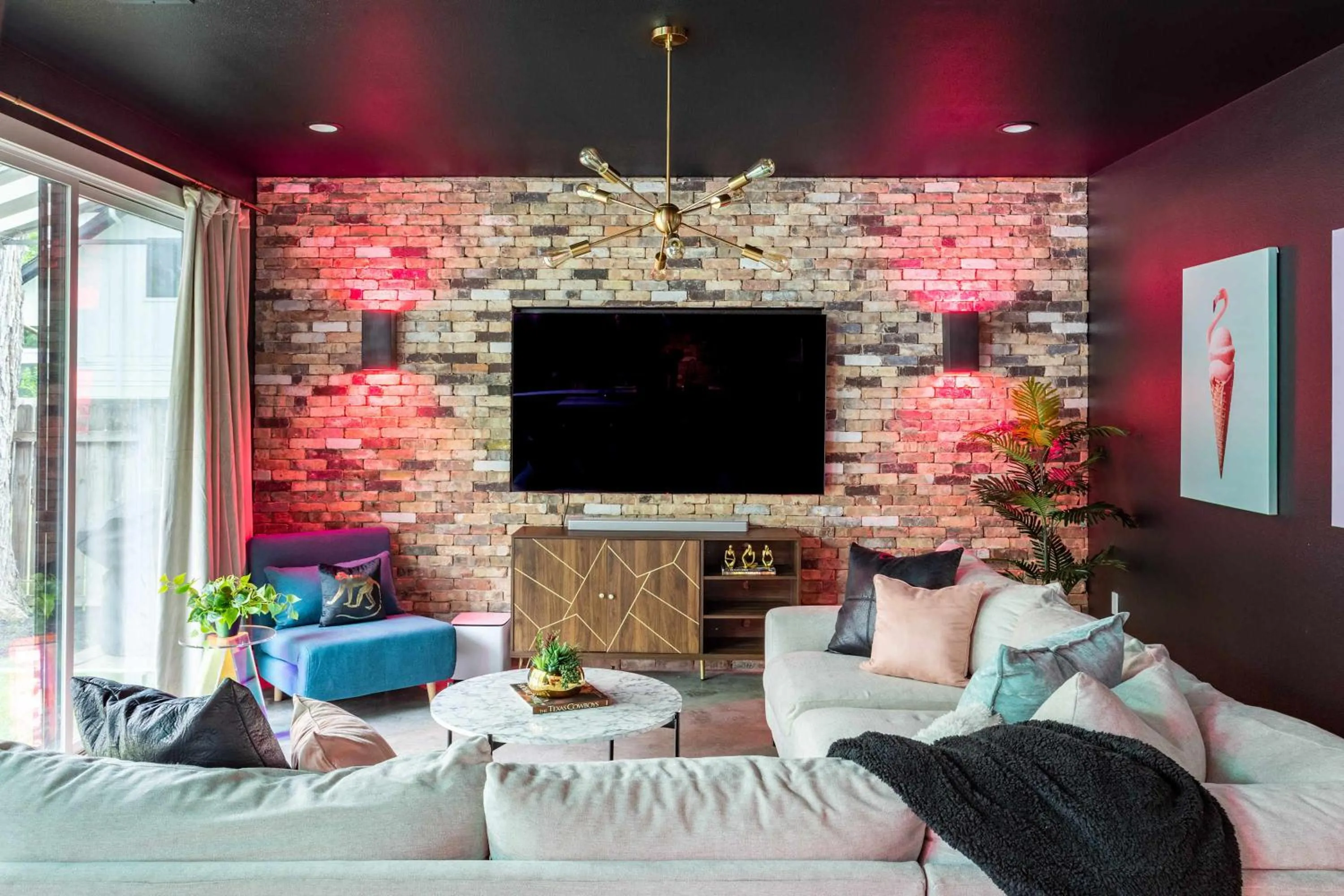 TV and multimedia in Upstay Luxe Pool Retreat - 7 Min to Rainey St
