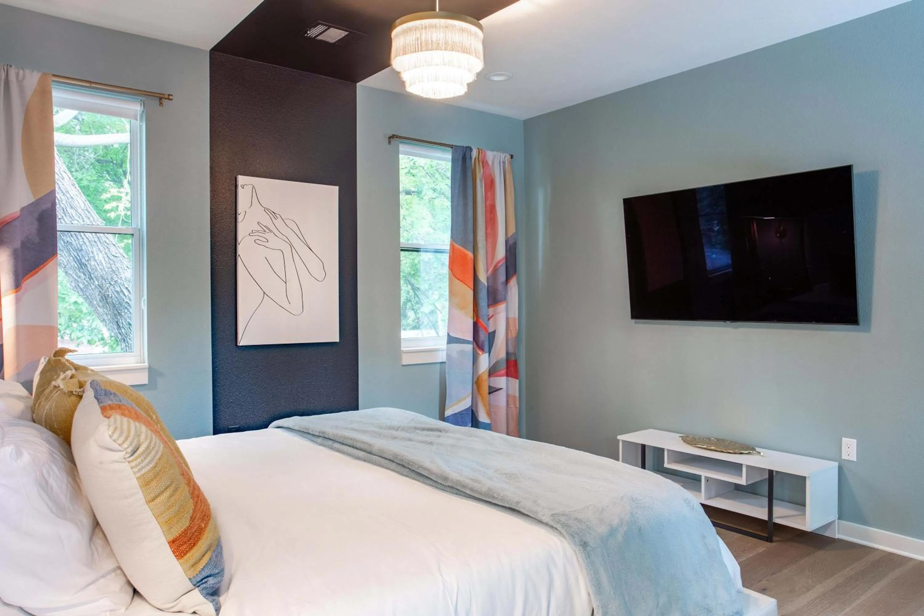 Bed in Upstay Luxe Pool Retreat - 7 Min to Rainey St