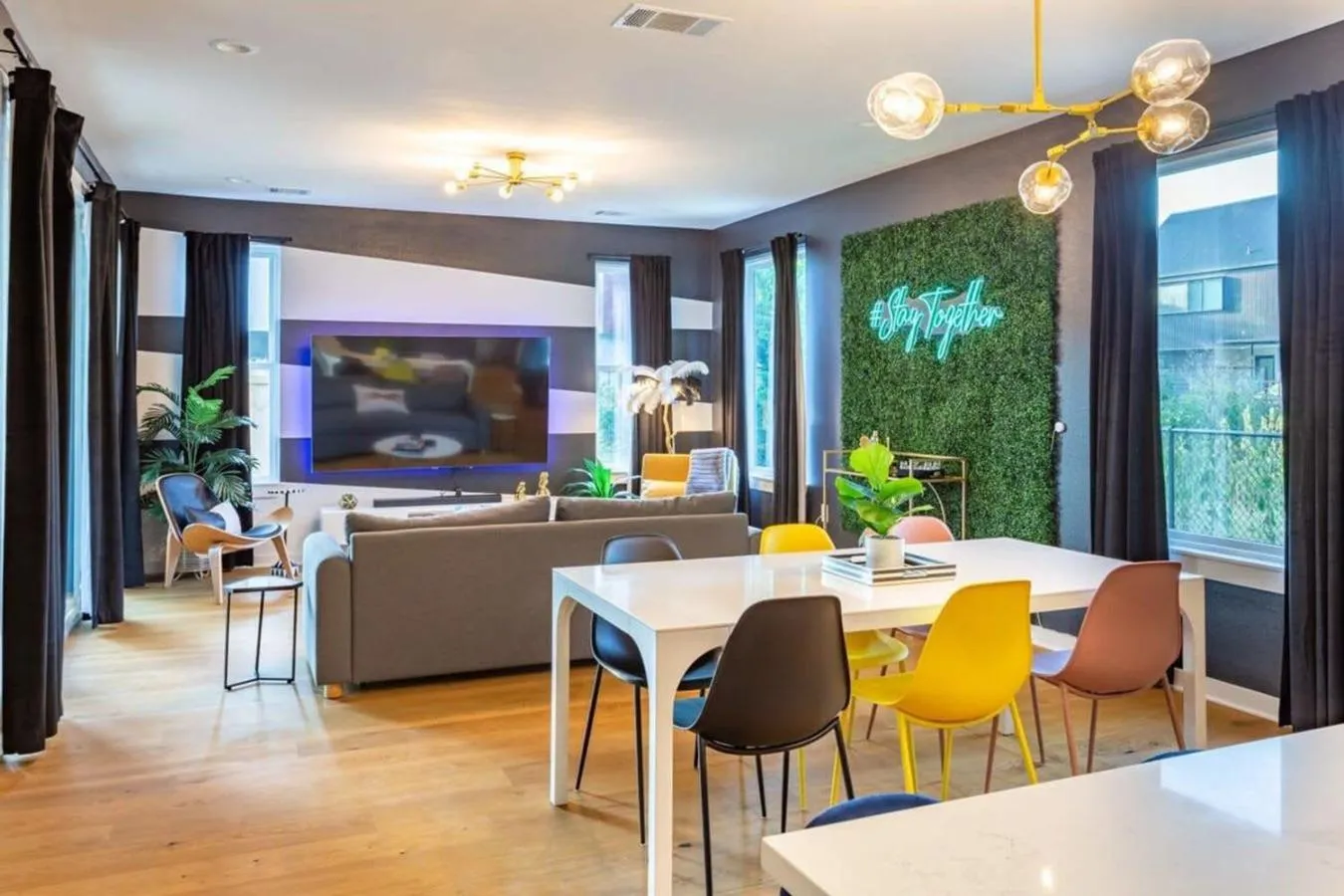 TV and multimedia in Massive 10BR Compound - 6 Min to Downtown Austin