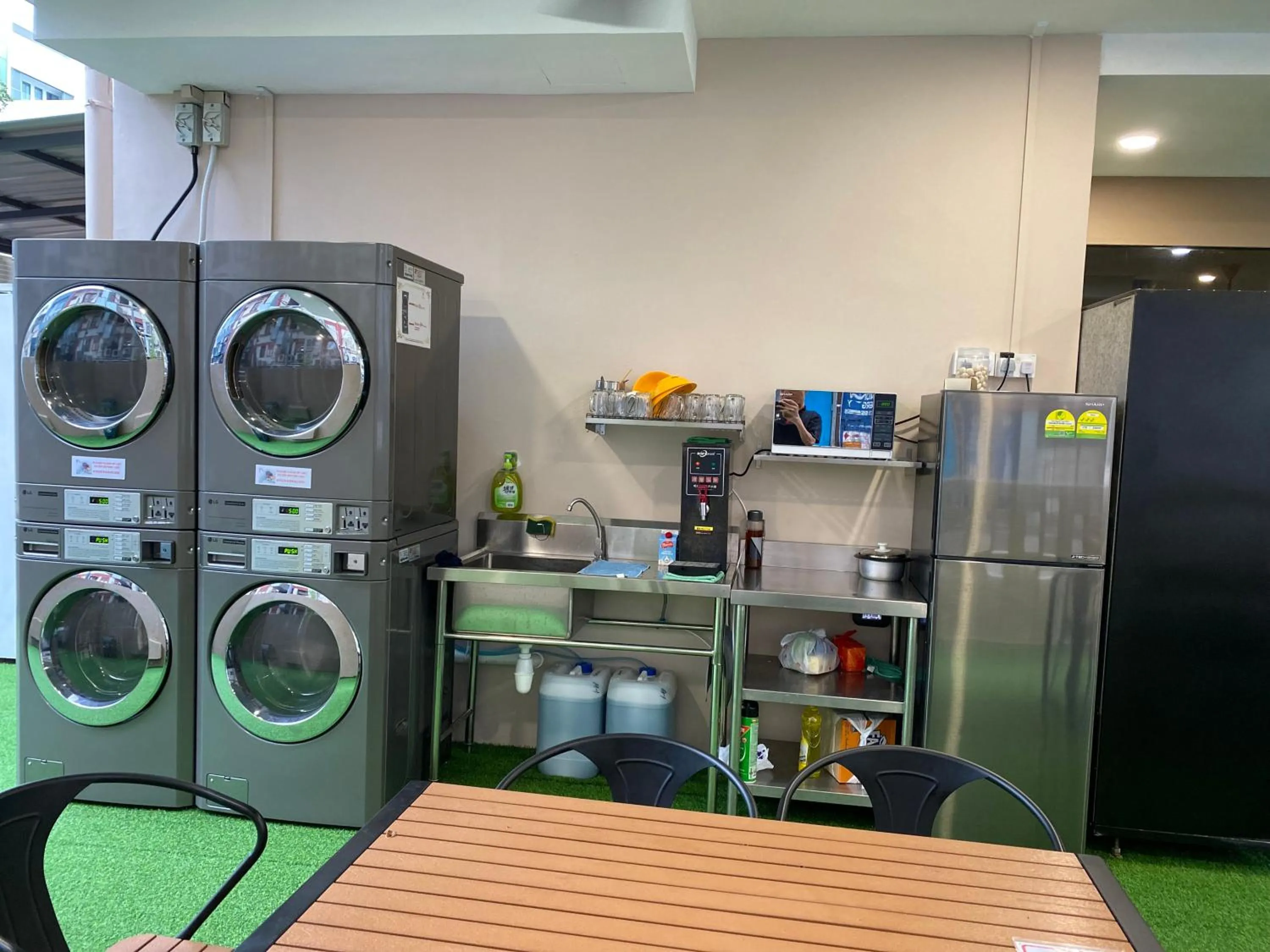 Communal lounge/ TV room in D'Nova Hotel Kallang