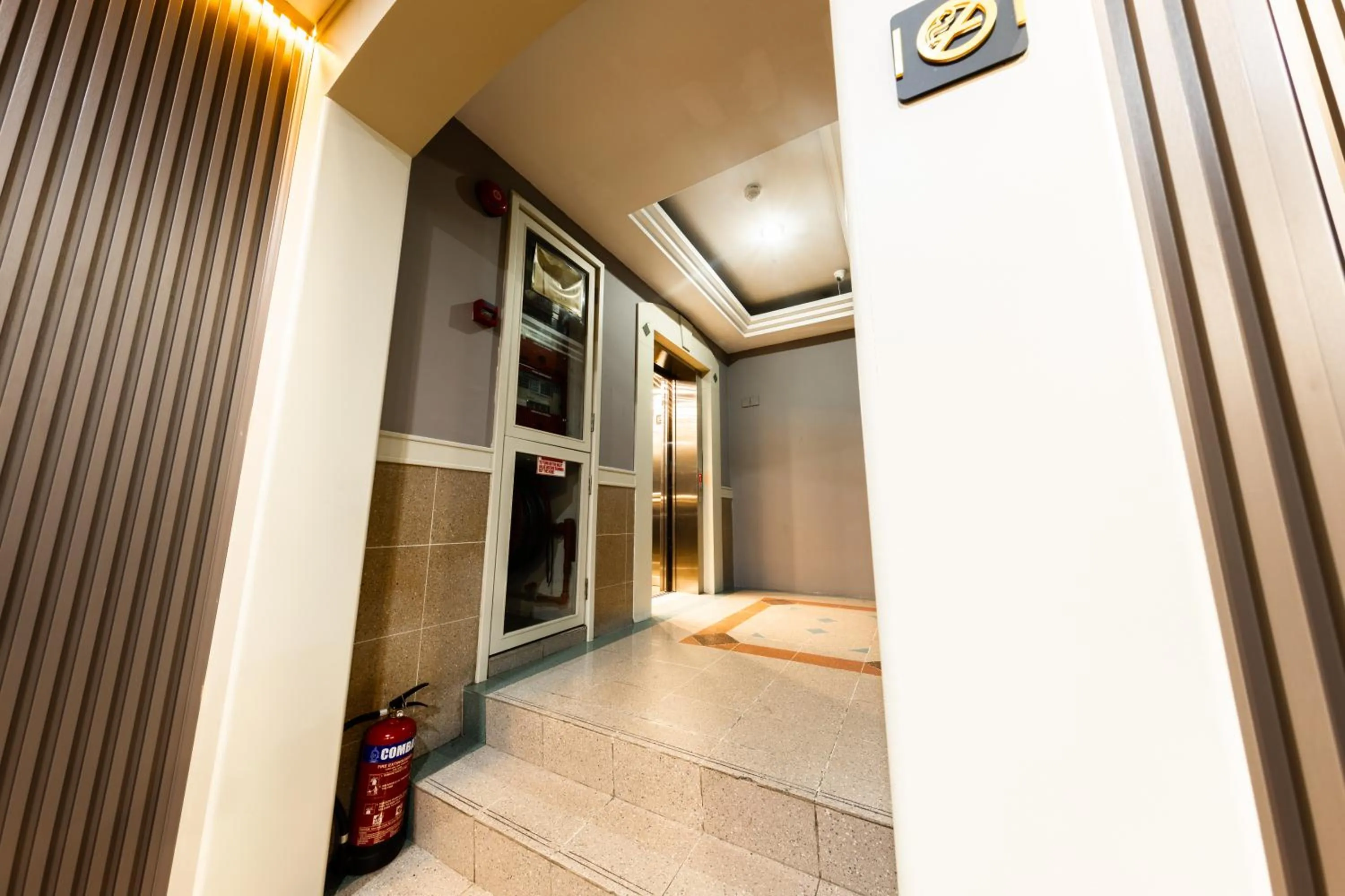 Lobby or reception in D'Nova Hotel Kallang