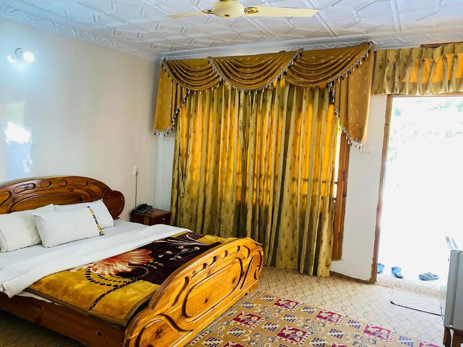 Bed in Hotel Miandam Palace