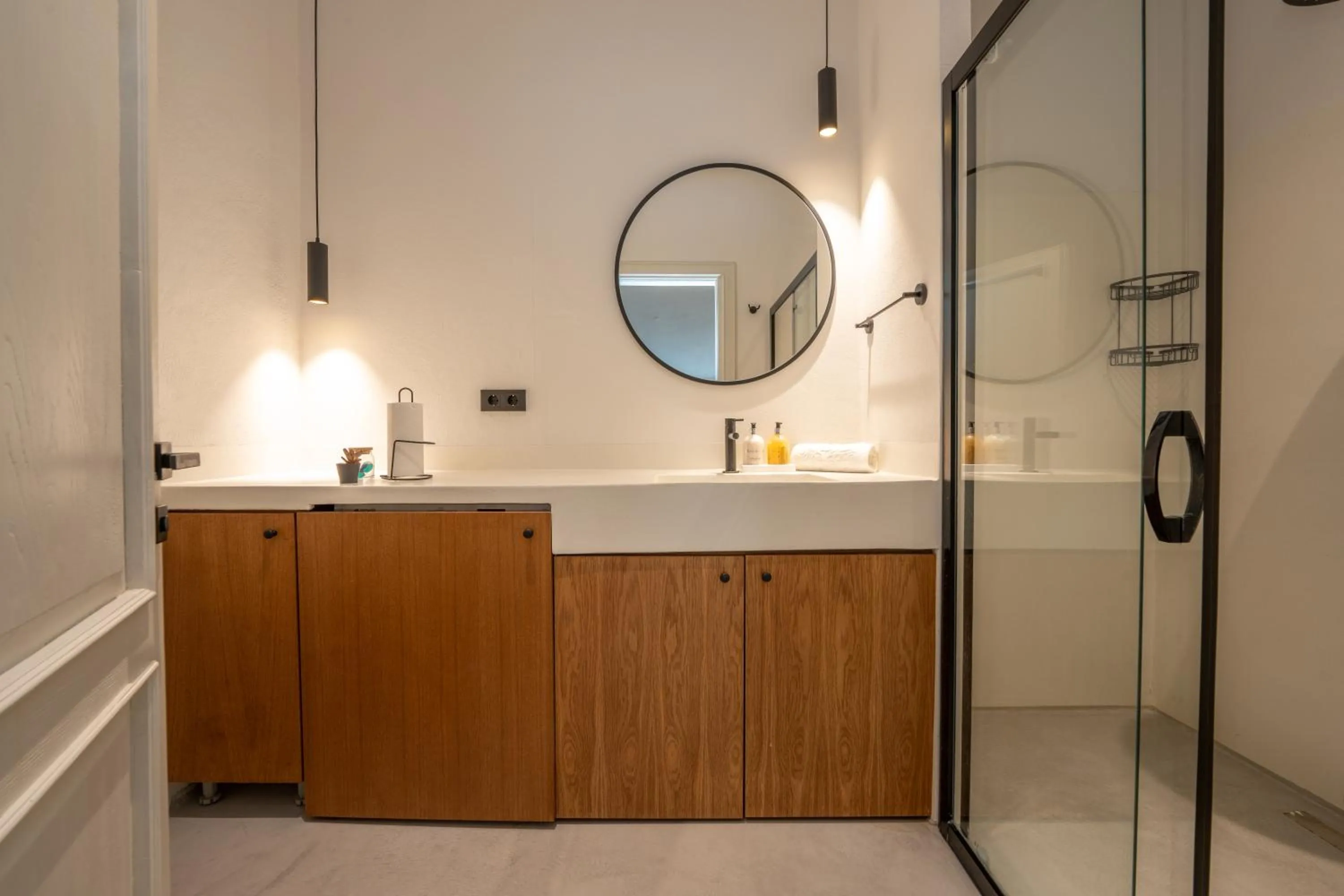 Shower in Gizz Suites