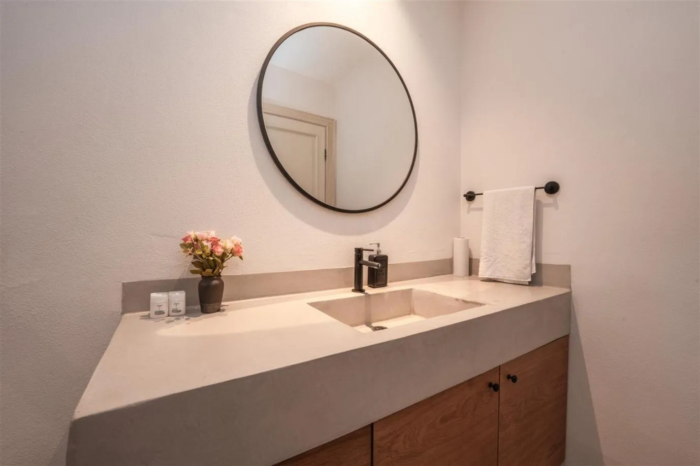 Bathroom in Gizz Suites City