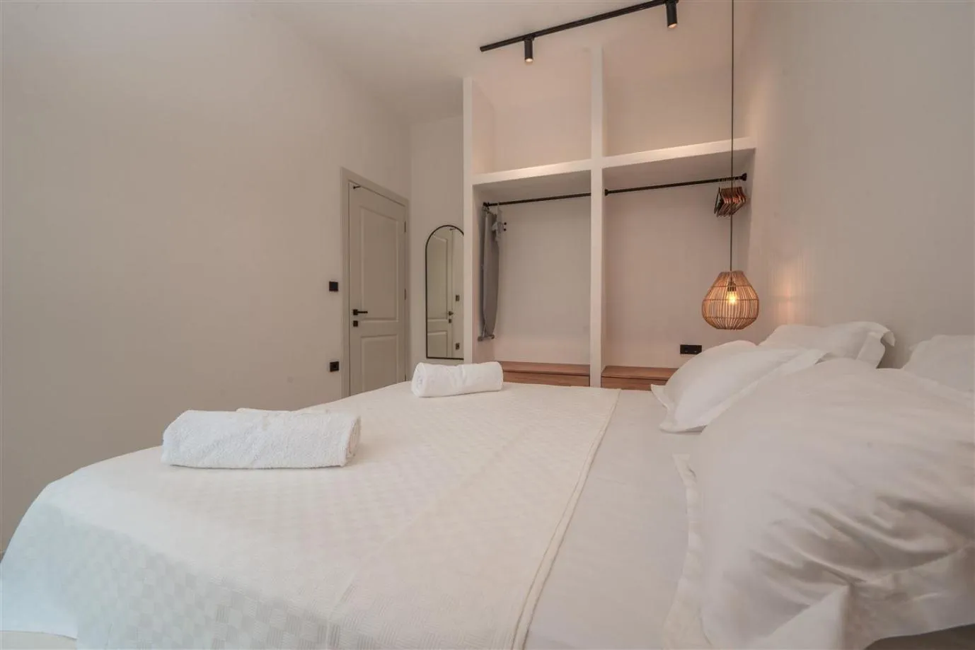 Photo of the whole room, Bed in Gizz Suites City