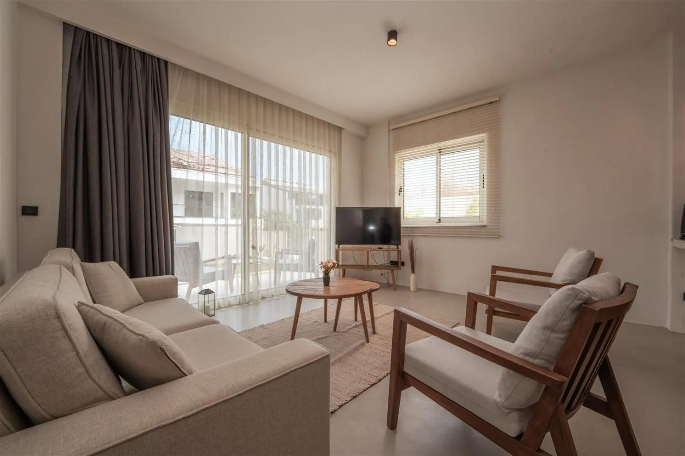 Communal lounge/ TV room in Gizz Suites City