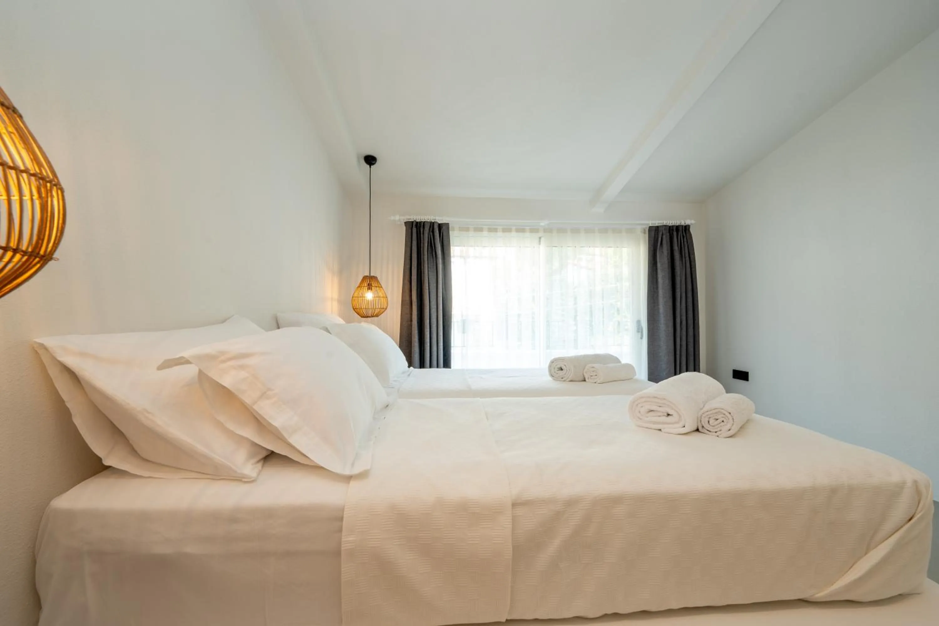 Photo of the whole room, Bed in Gizz Suites City