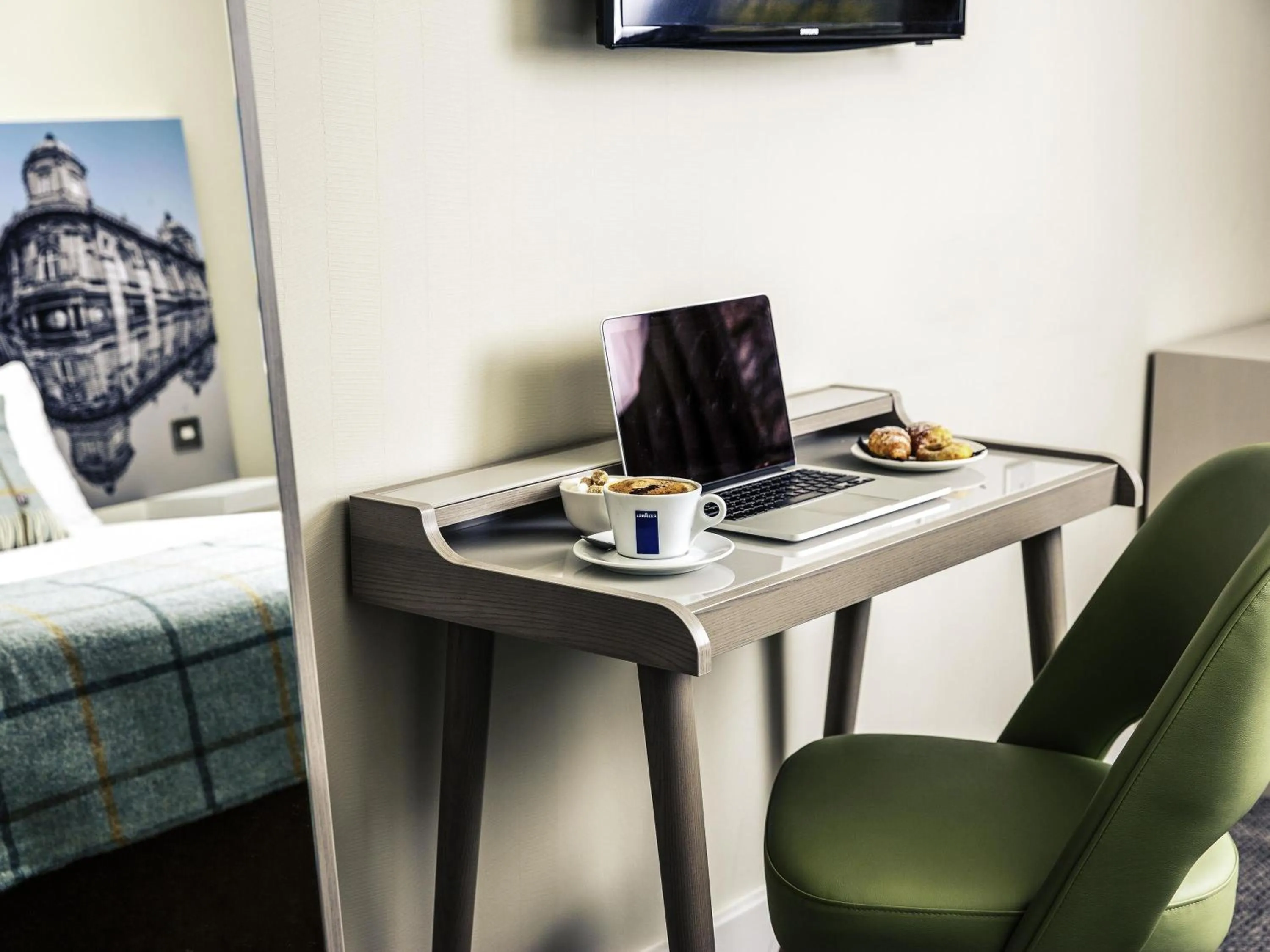 Bedroom in Mercure Hull Grange Park Hotel