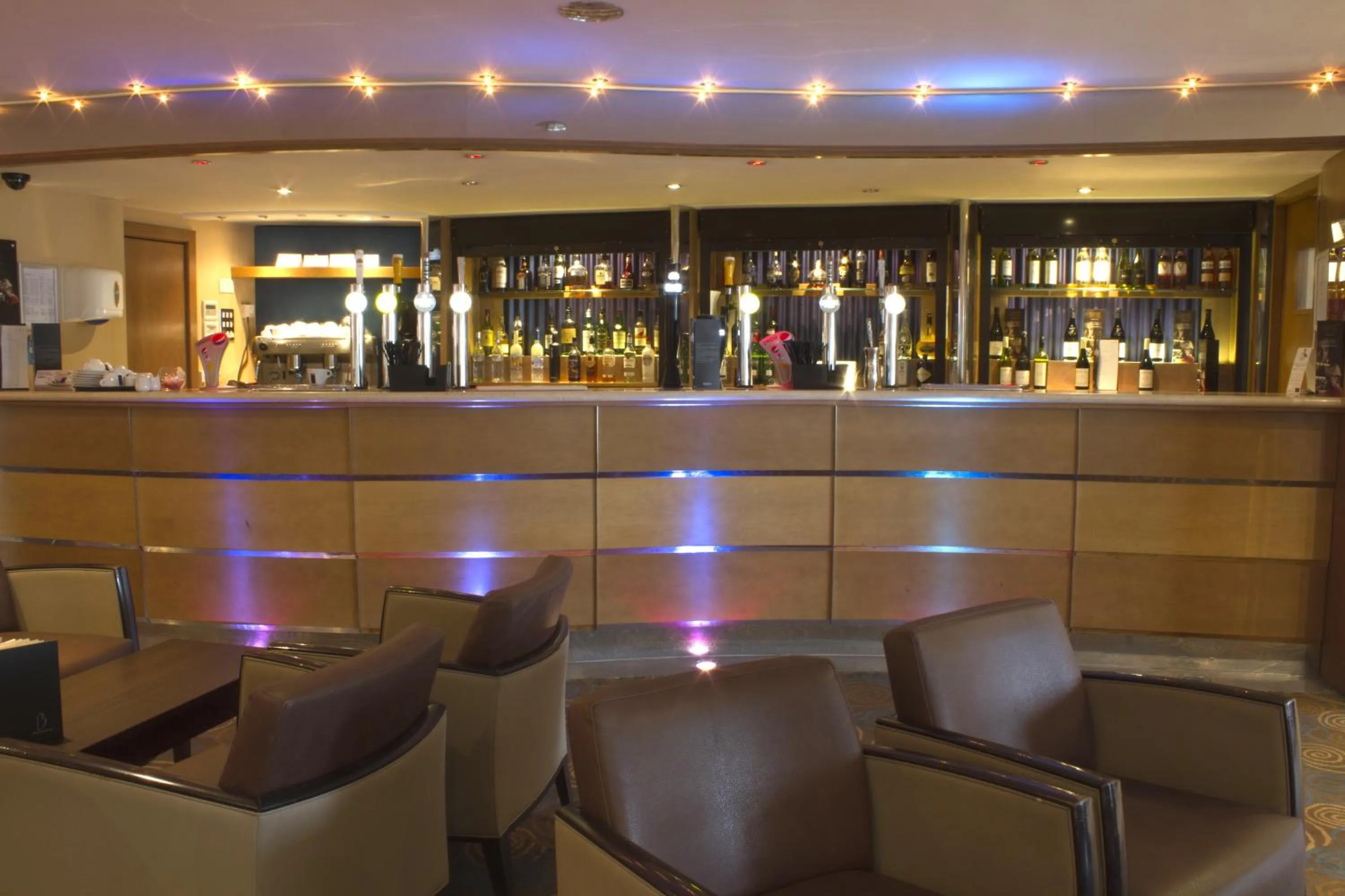 Lounge or bar in Mercure Hull Grange Park Hotel