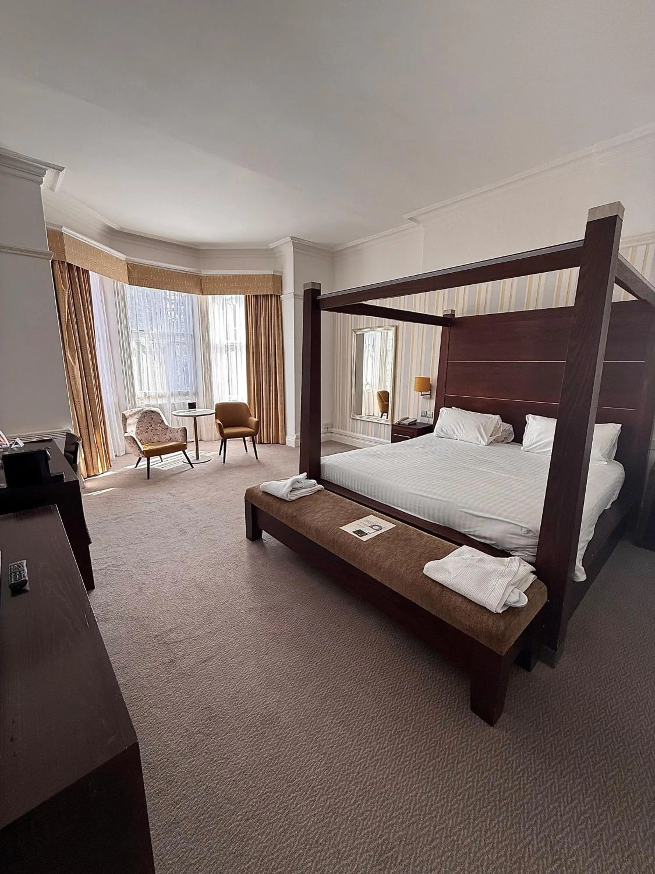 Bedroom, Bed in Mercure Hull Grange Park Hotel