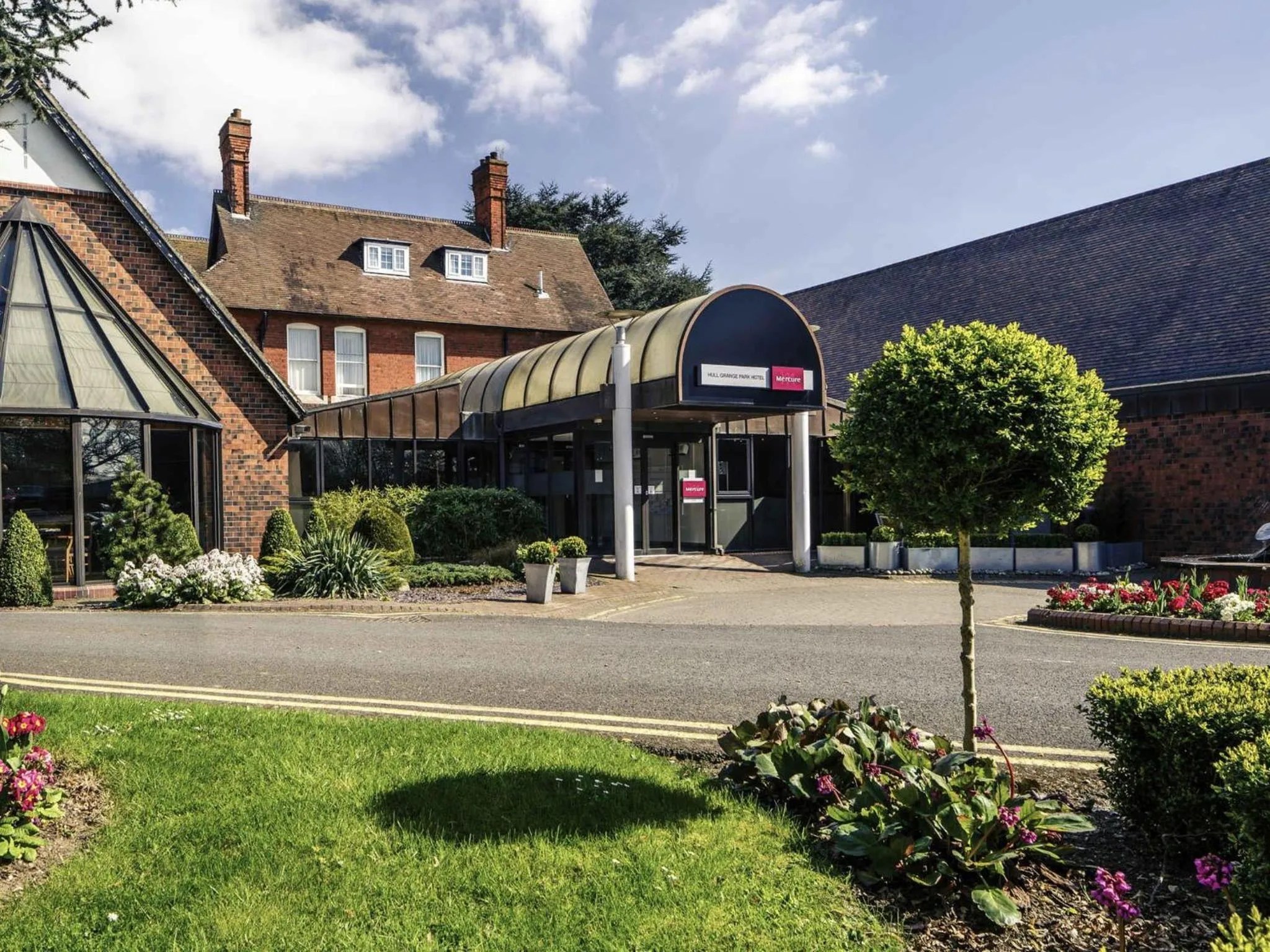 Property building in Mercure Hull Grange Park Hotel