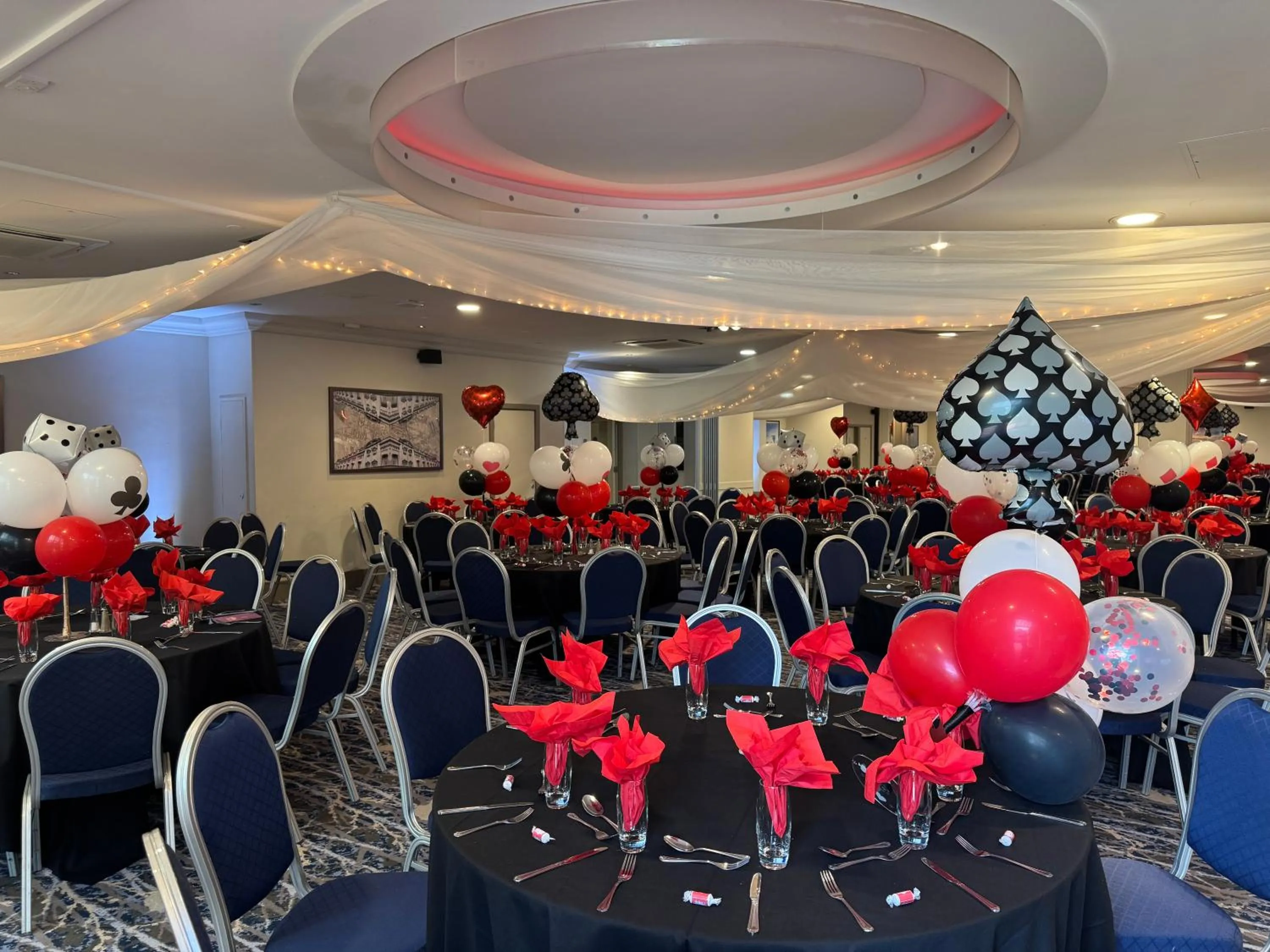 Evening entertainment in Mercure Hull Grange Park Hotel