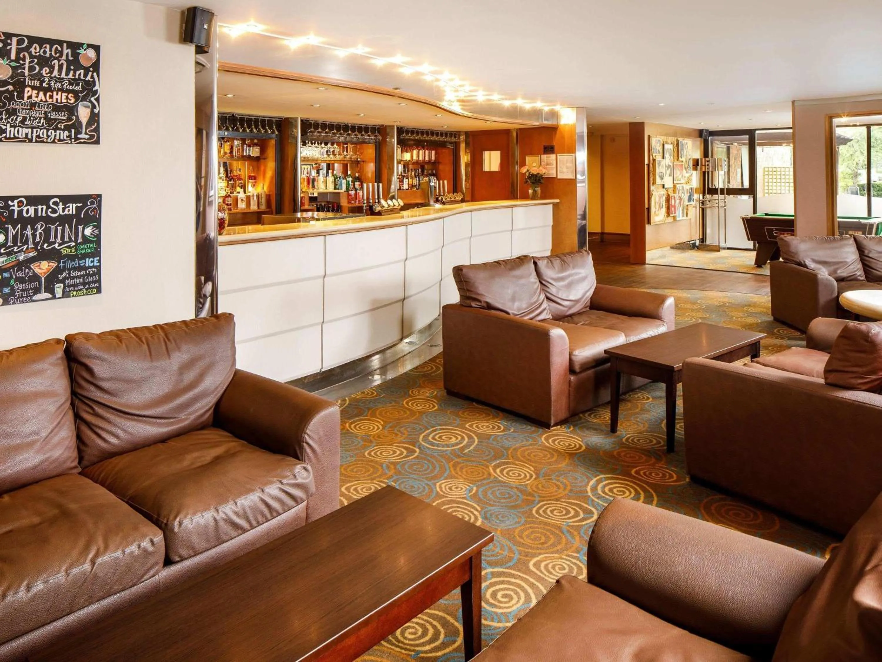 Lounge or bar in Mercure Hull Grange Park Hotel