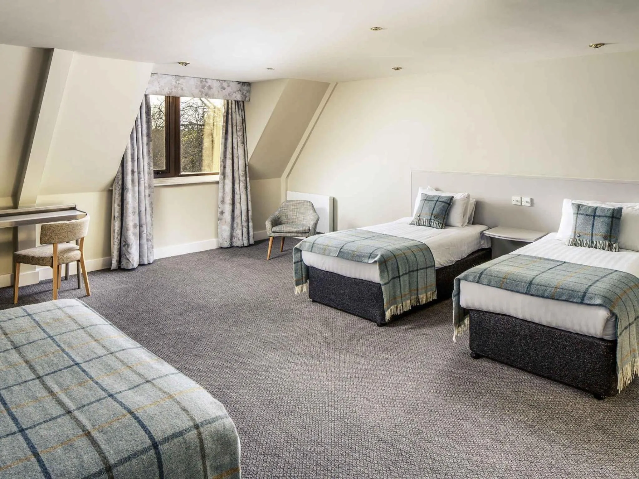 Bedroom, Bed in Mercure Hull Grange Park Hotel