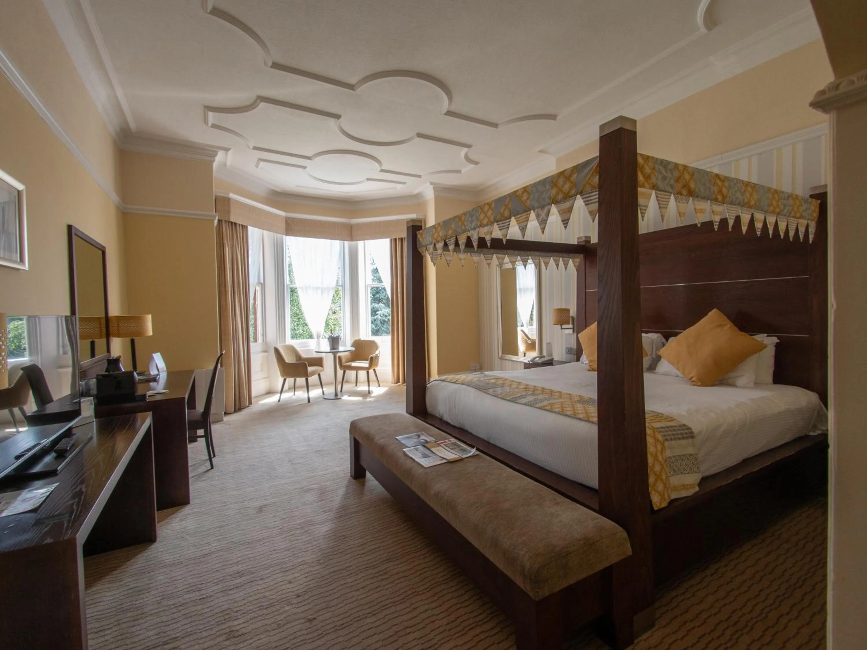 Photo of the whole room, Bed in Mercure Hull Grange Park Hotel