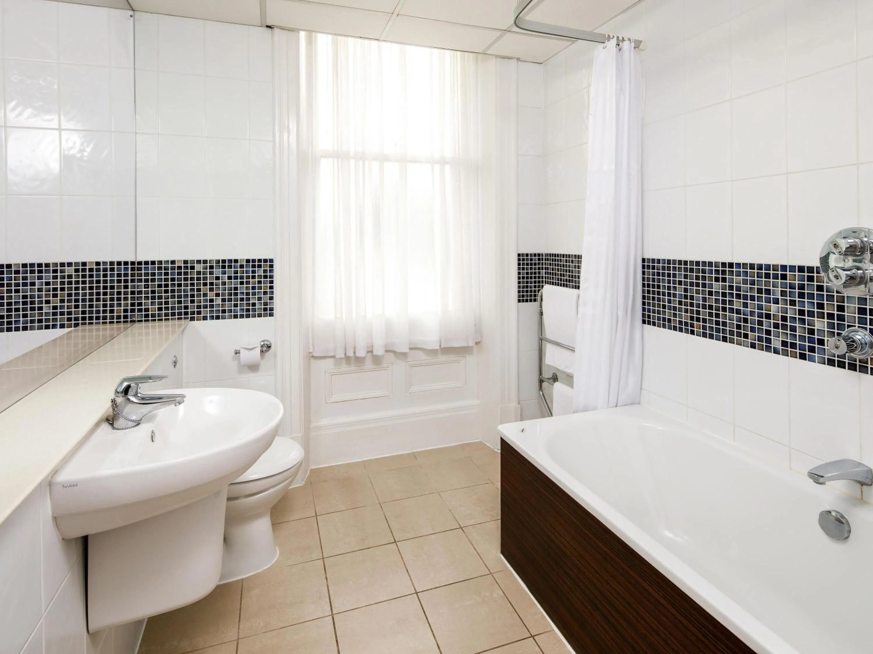 Bedroom in Mercure Hull Grange Park Hotel