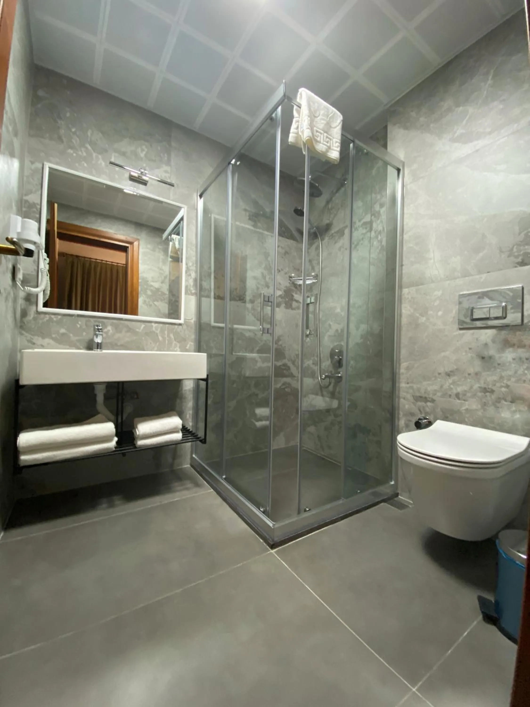 Shower in Ulivo Hotel