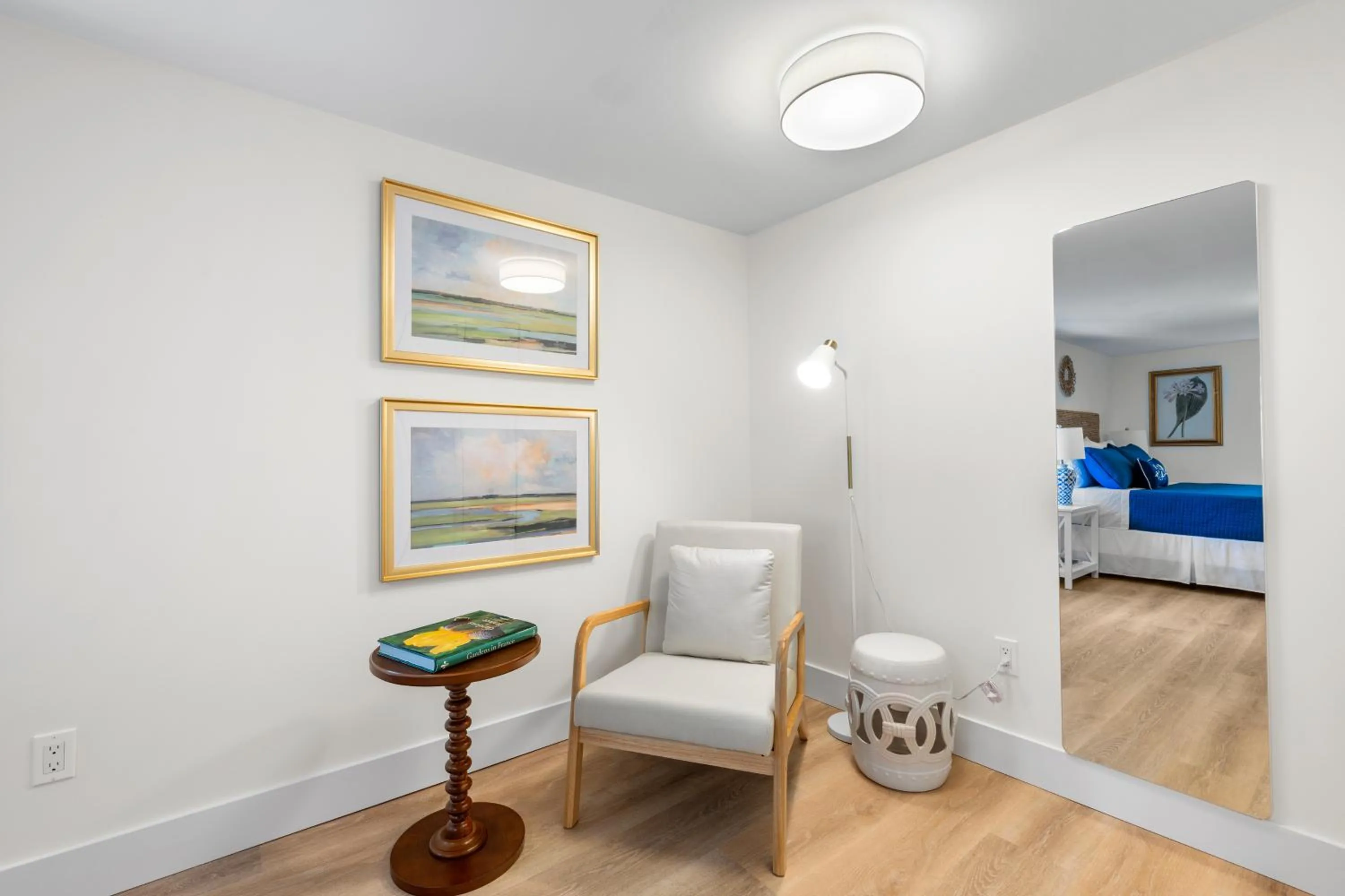 Bed in Marina Bay Cottages