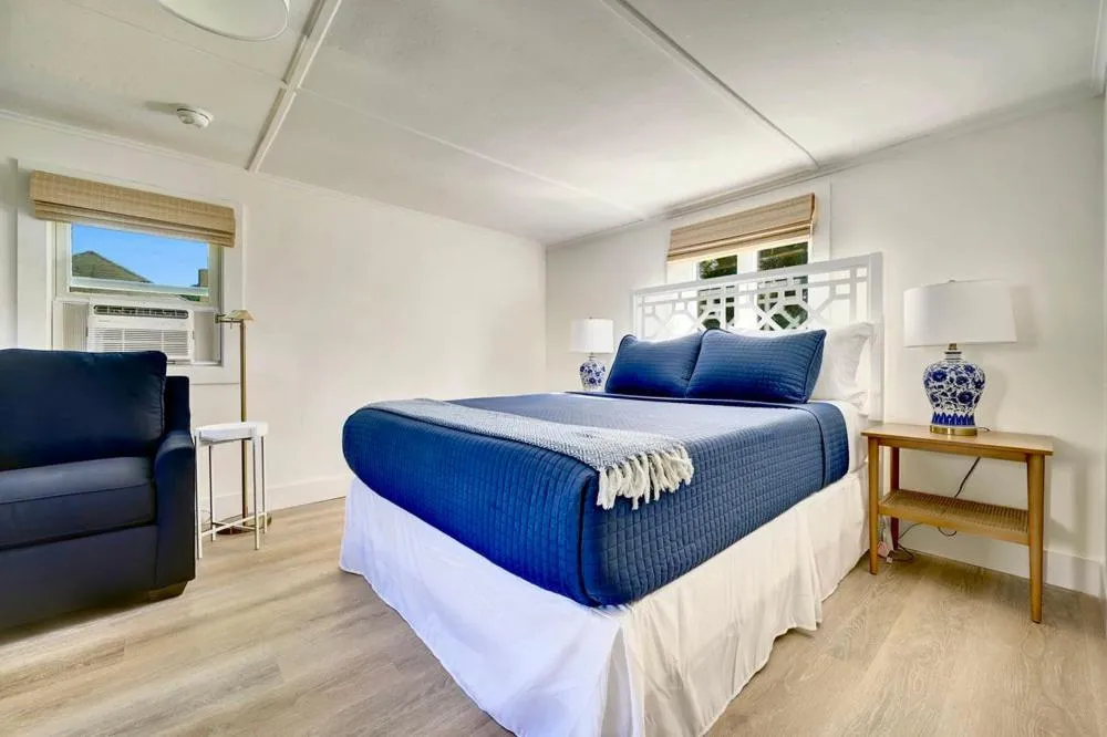 Bed in Marina Bay Cottages