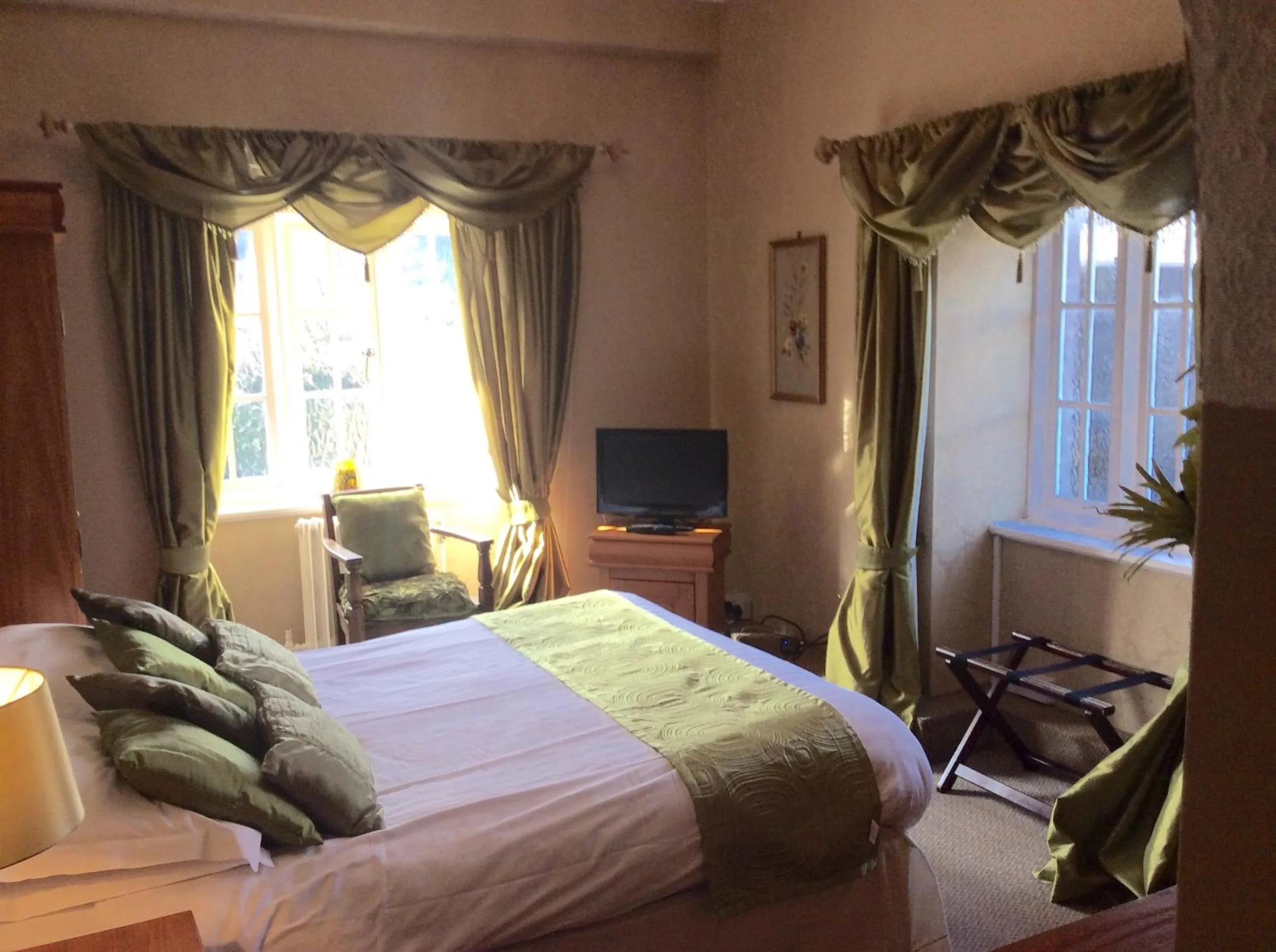 Bedroom, Bed in Maenan Abbey Hotel