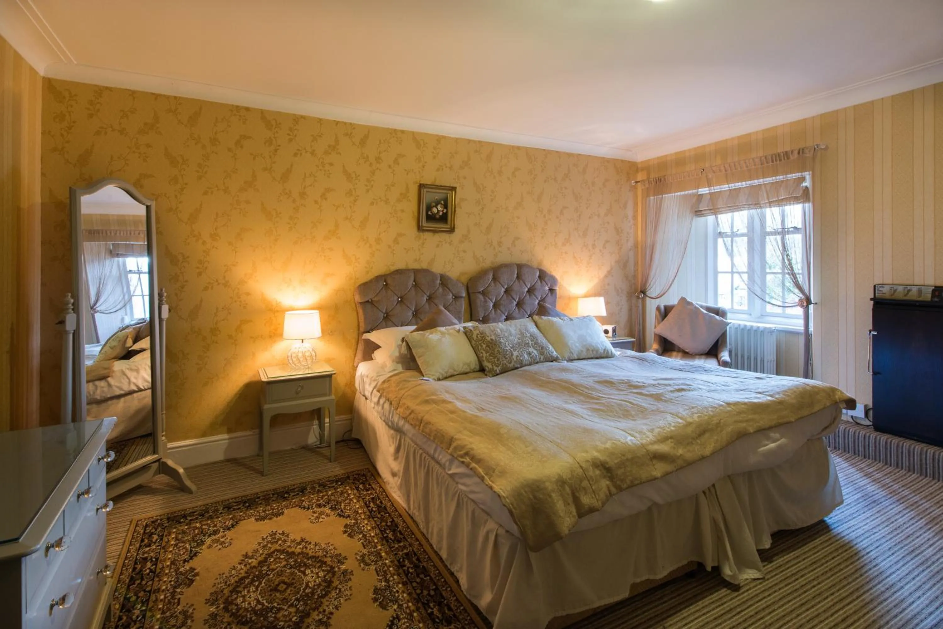 Day, Bed in Maenan Abbey Hotel