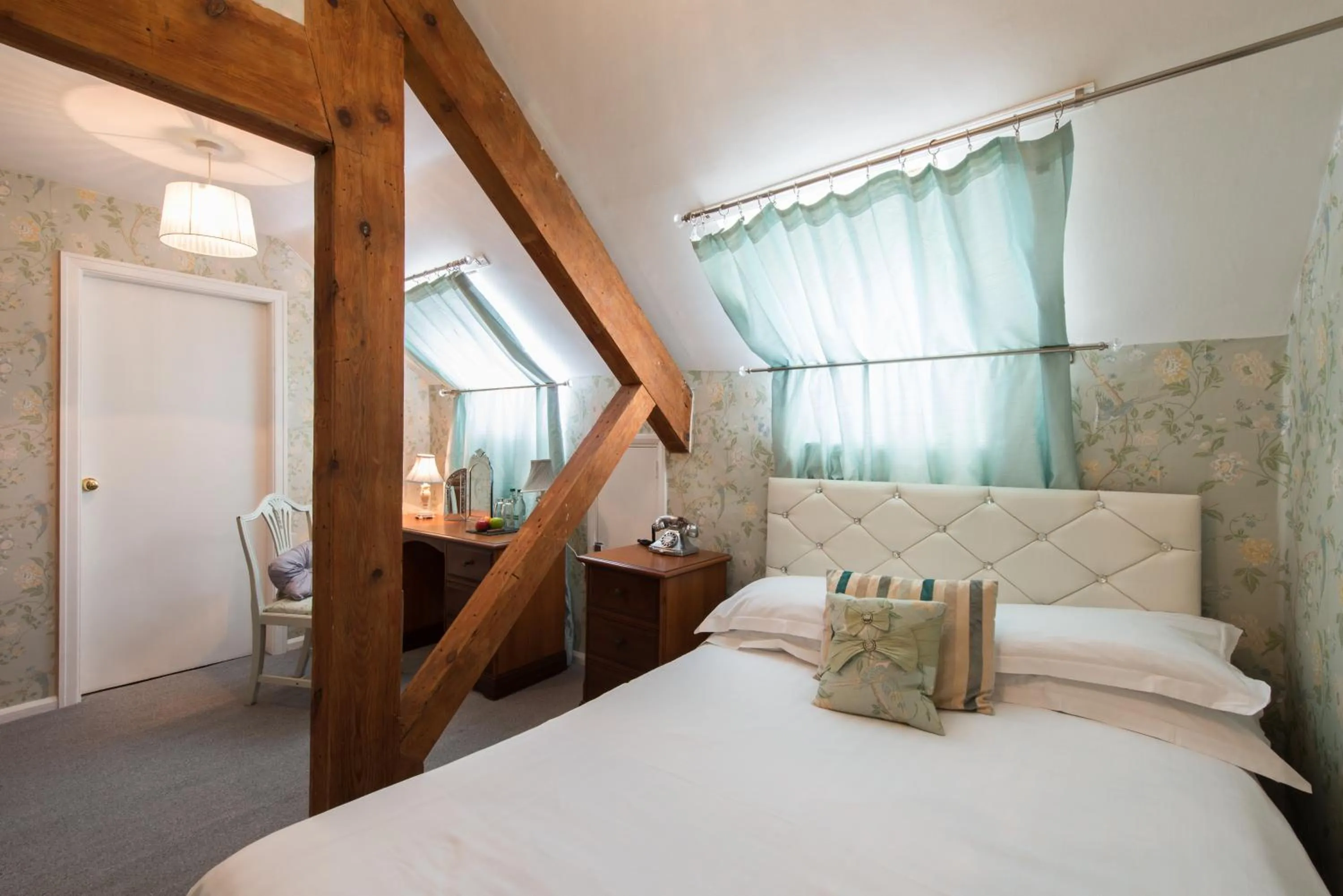 Day, Bed in Maenan Abbey Hotel