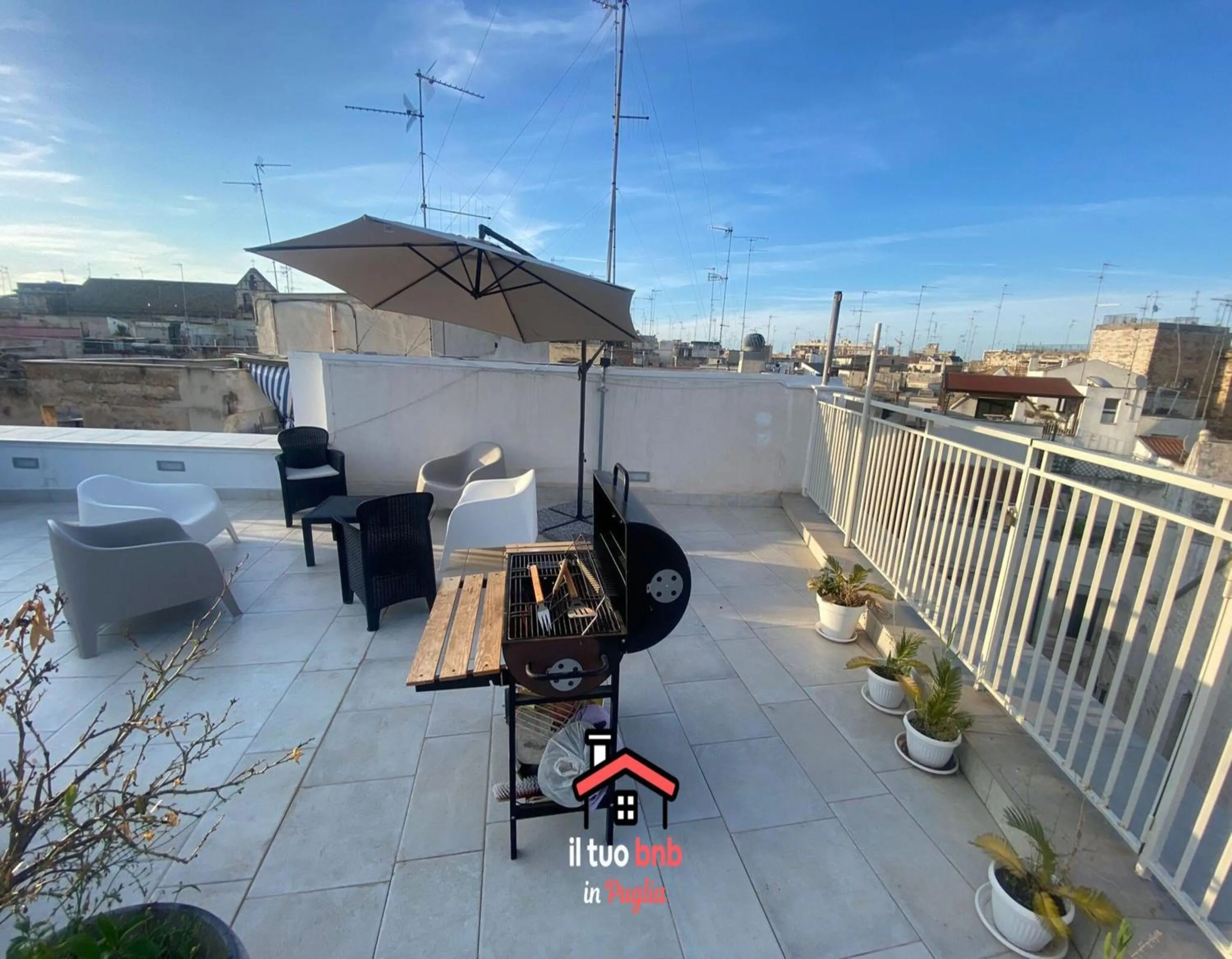 Property building in Casa Bianca bnb,Big Terrace,10 min Airport Beaches