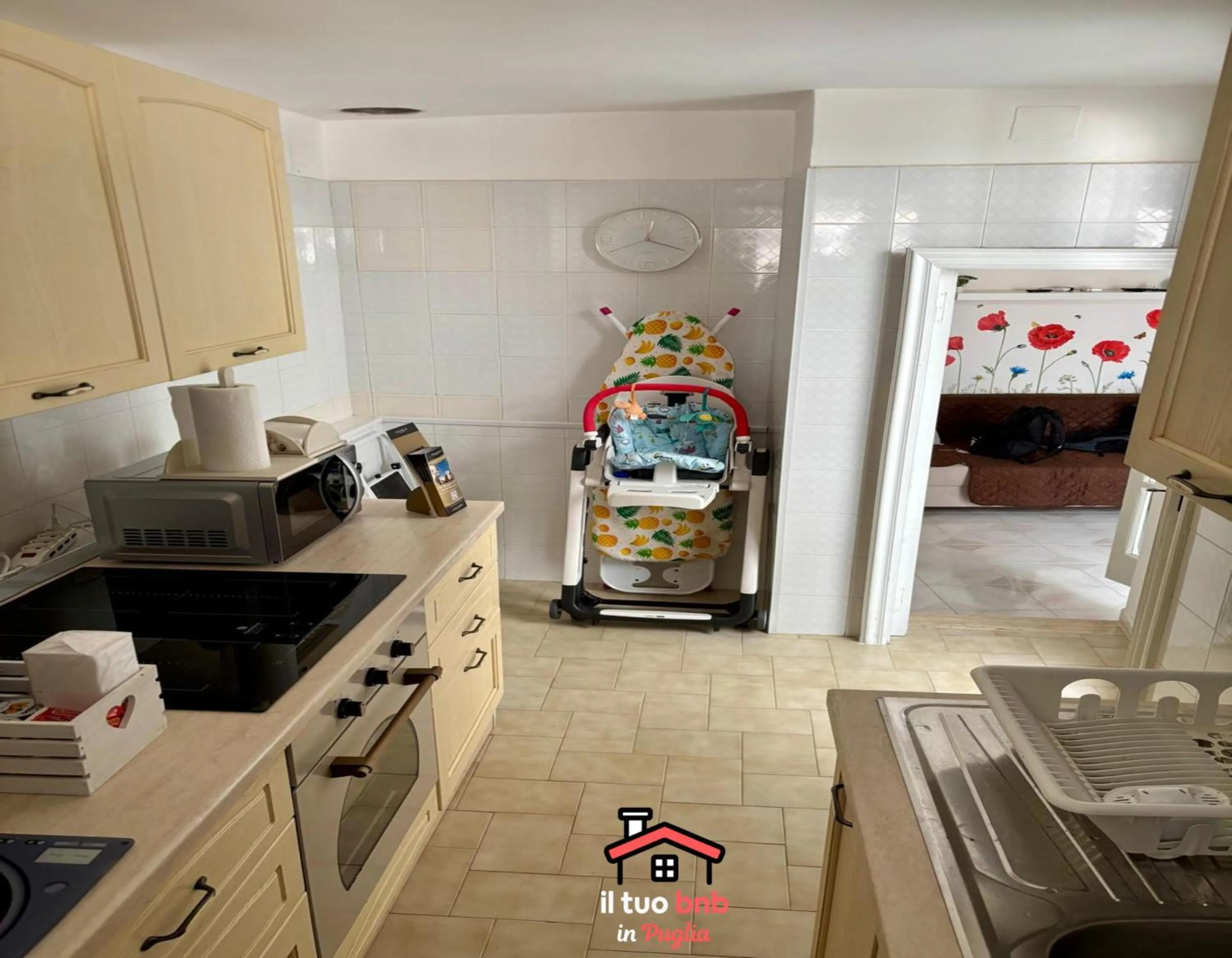 Kitchen or kitchenette in Casa Bianca bnb,Big Terrace,10 min Airport Beaches