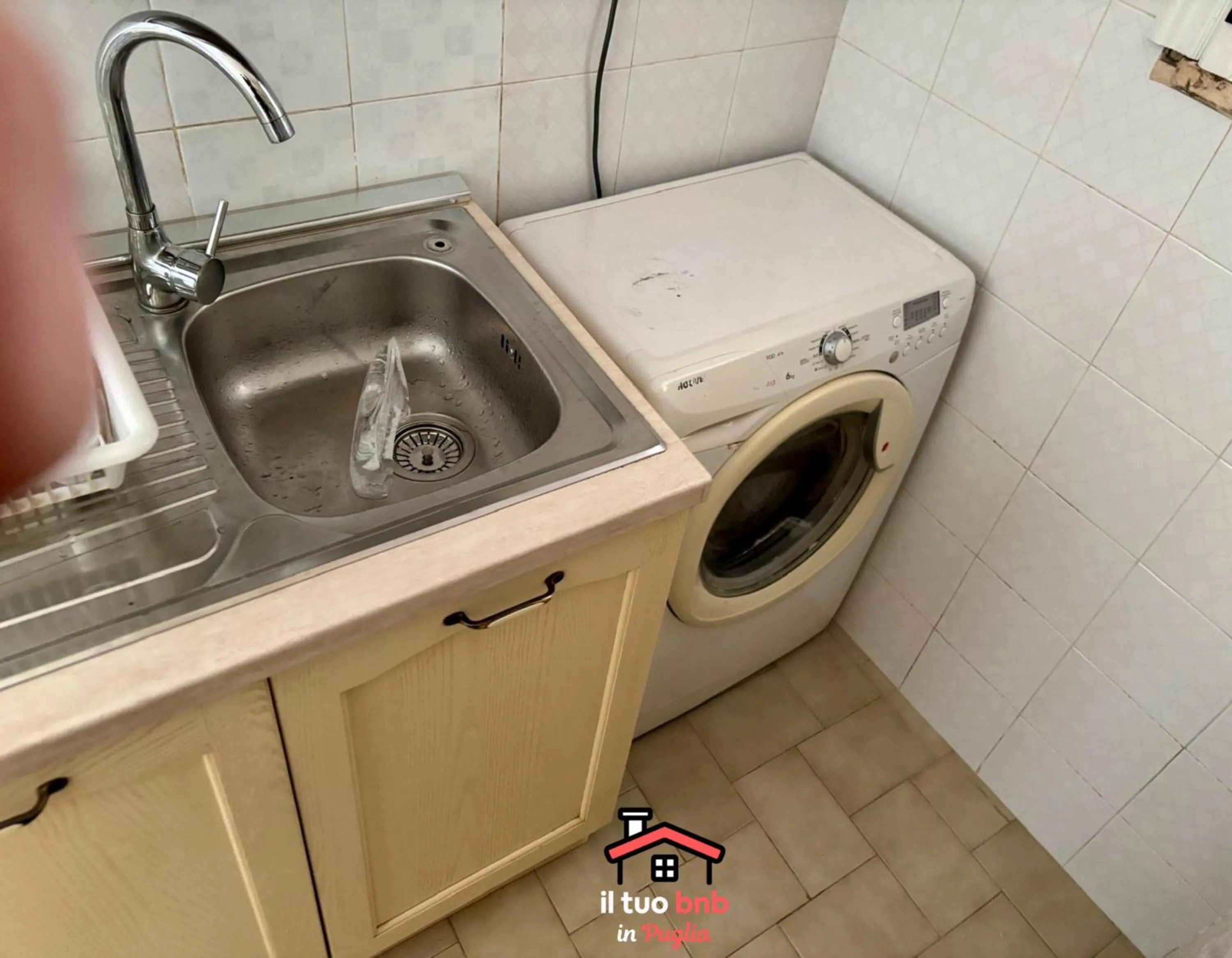 Kitchen or kitchenette in Casa Bianca bnb,Big Terrace,10 min Airport Beaches