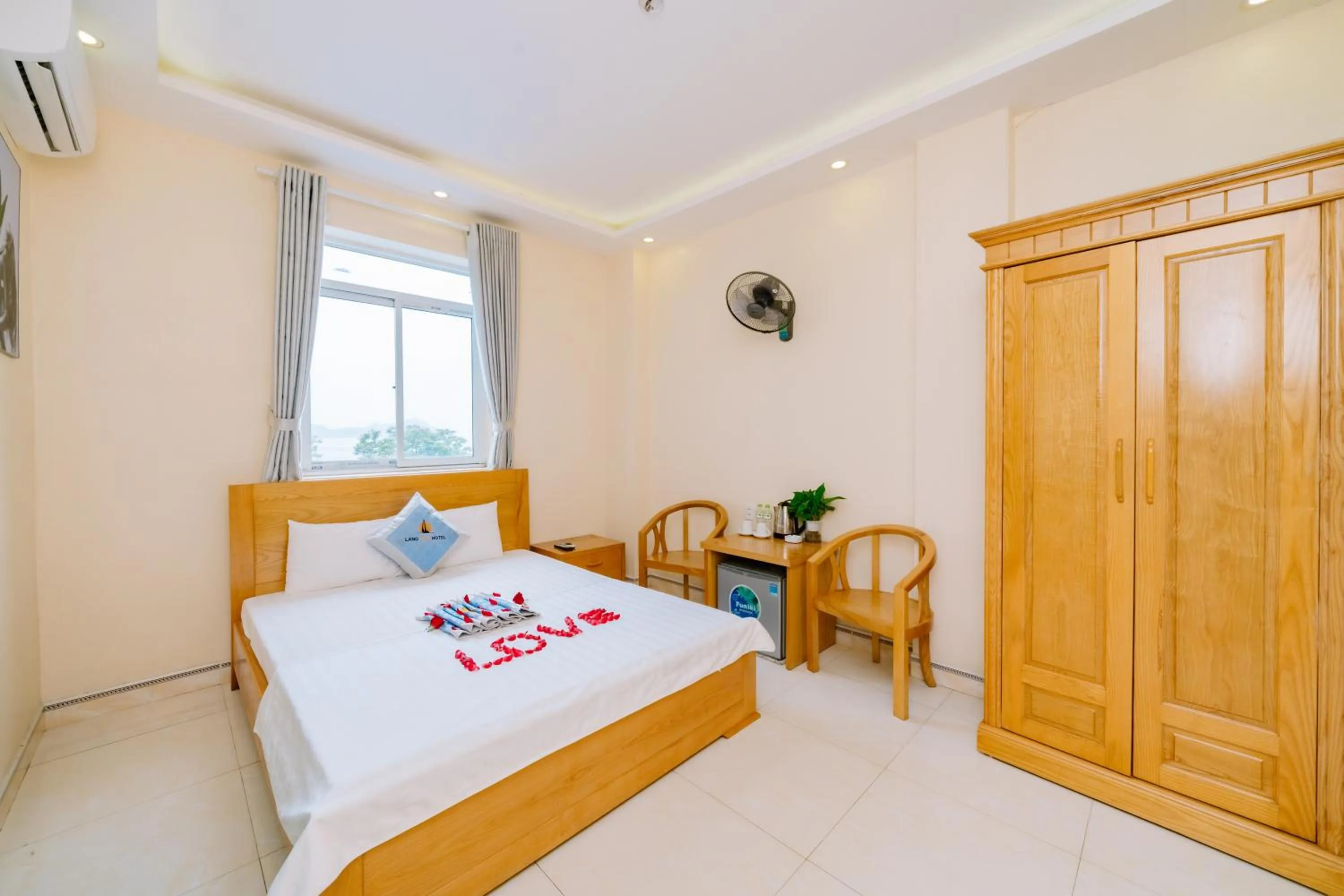 Lang Chai Metrpolis Cat Ba Hotel and Restaurant