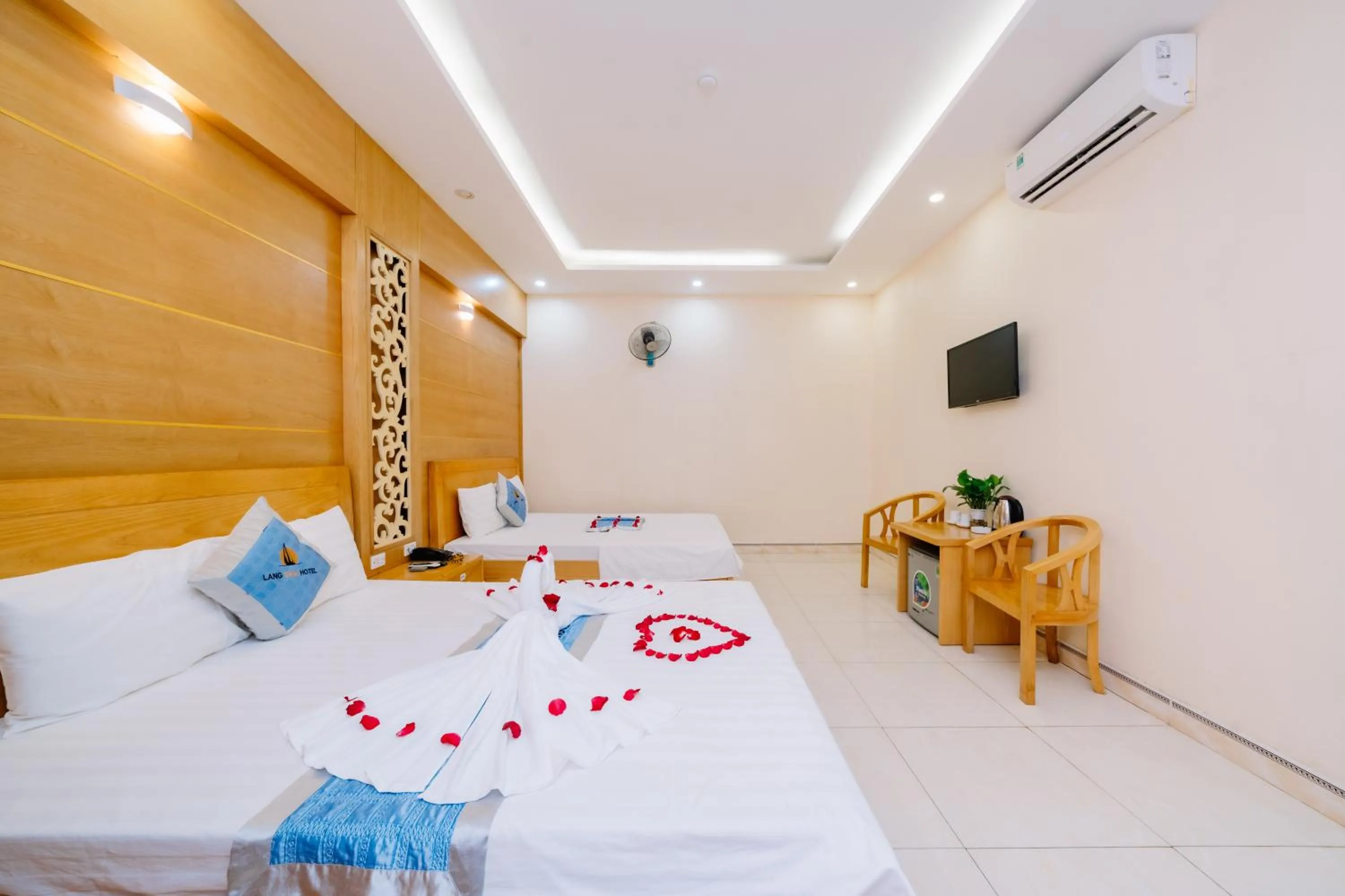 Lang Chai Metrpolis Cat Ba Hotel and Restaurant