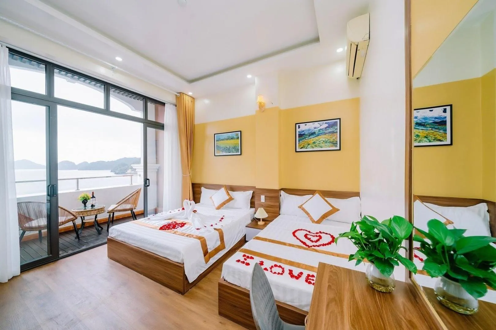 Bedroom in Lang Chai Metrpolis Cat Ba Hotel and Restaurant