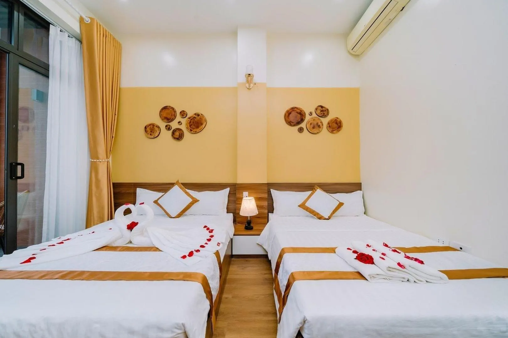 Lang Chai Metrpolis Cat Ba Hotel and Restaurant