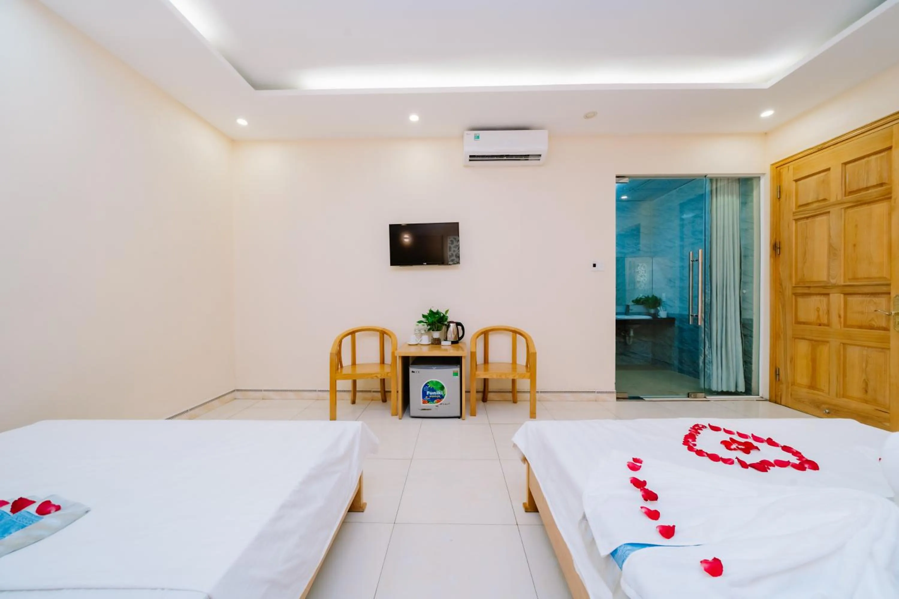 Lang Chai Metrpolis Cat Ba Hotel and Restaurant