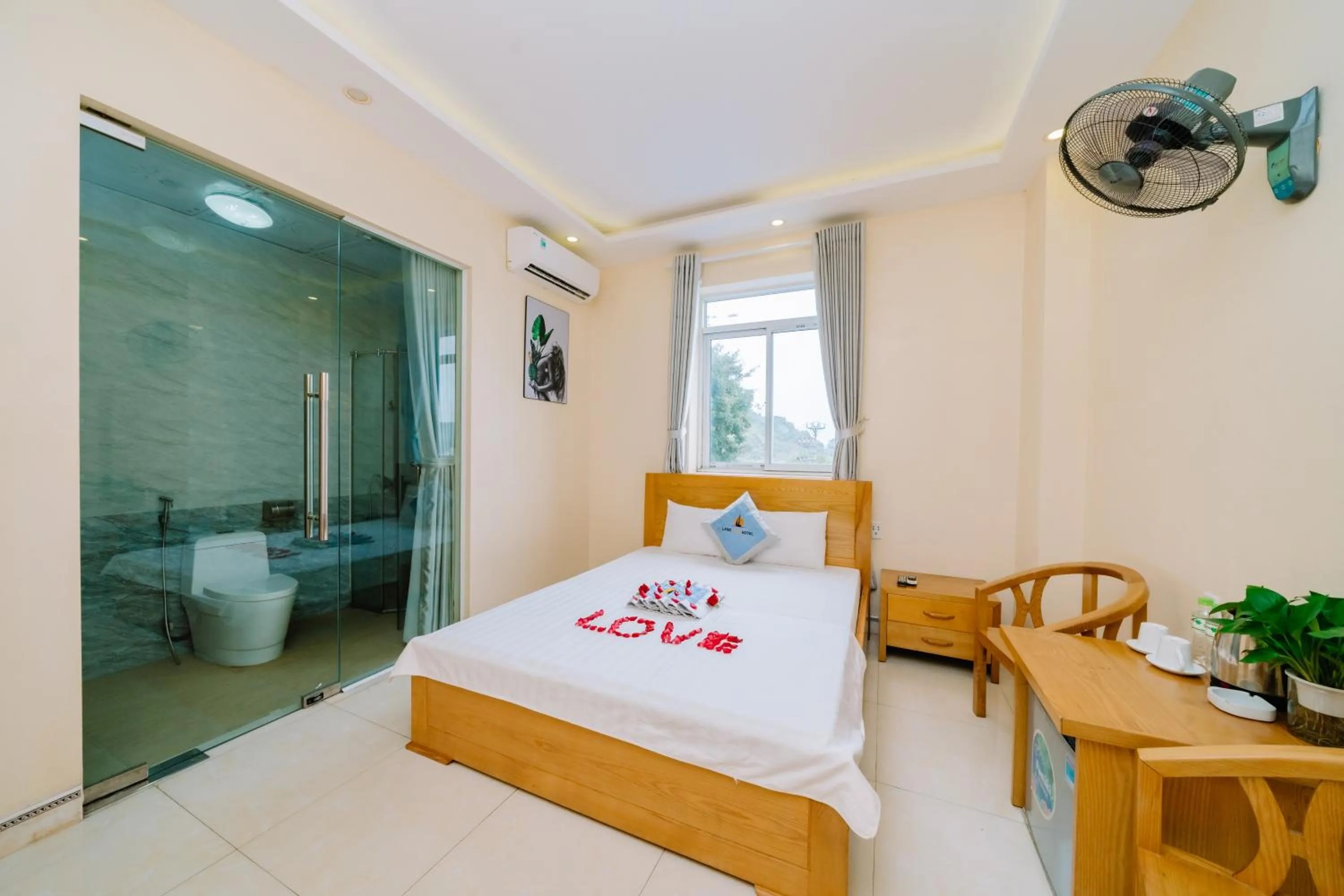 Lang Chai Metrpolis Cat Ba Hotel and Restaurant