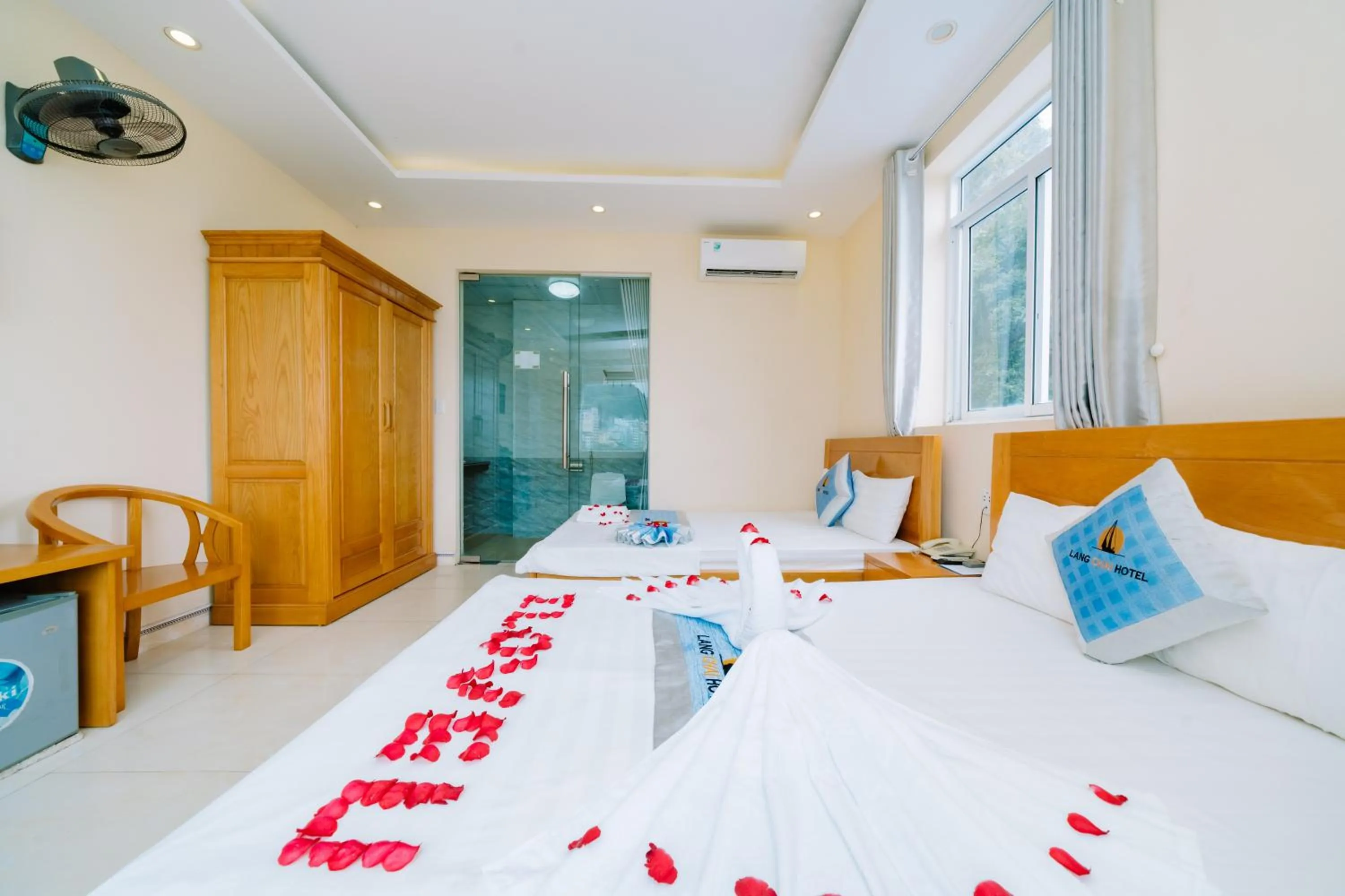 Lang Chai Metrpolis Cat Ba Hotel and Restaurant