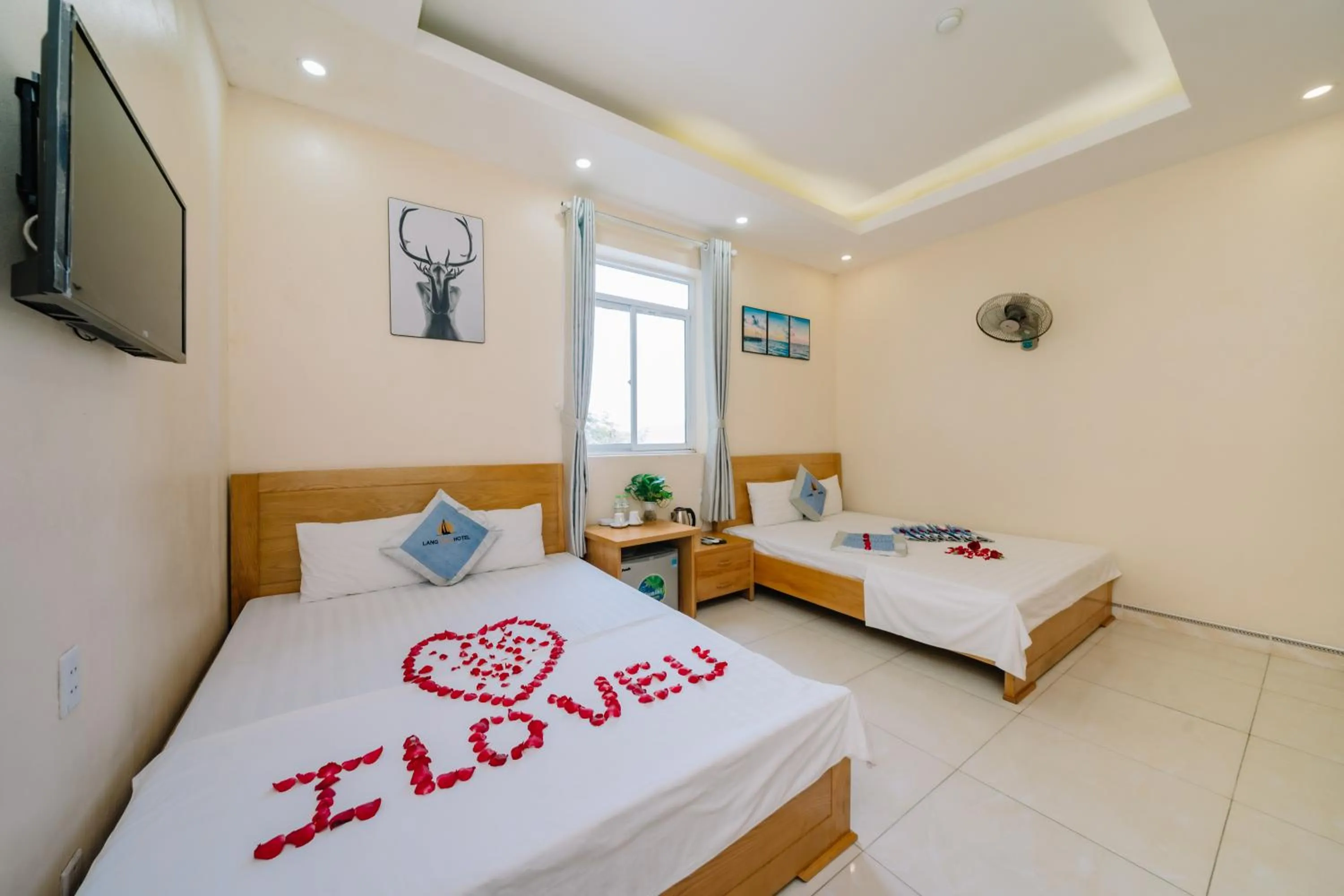 Lang Chai Metrpolis Cat Ba Hotel and Restaurant